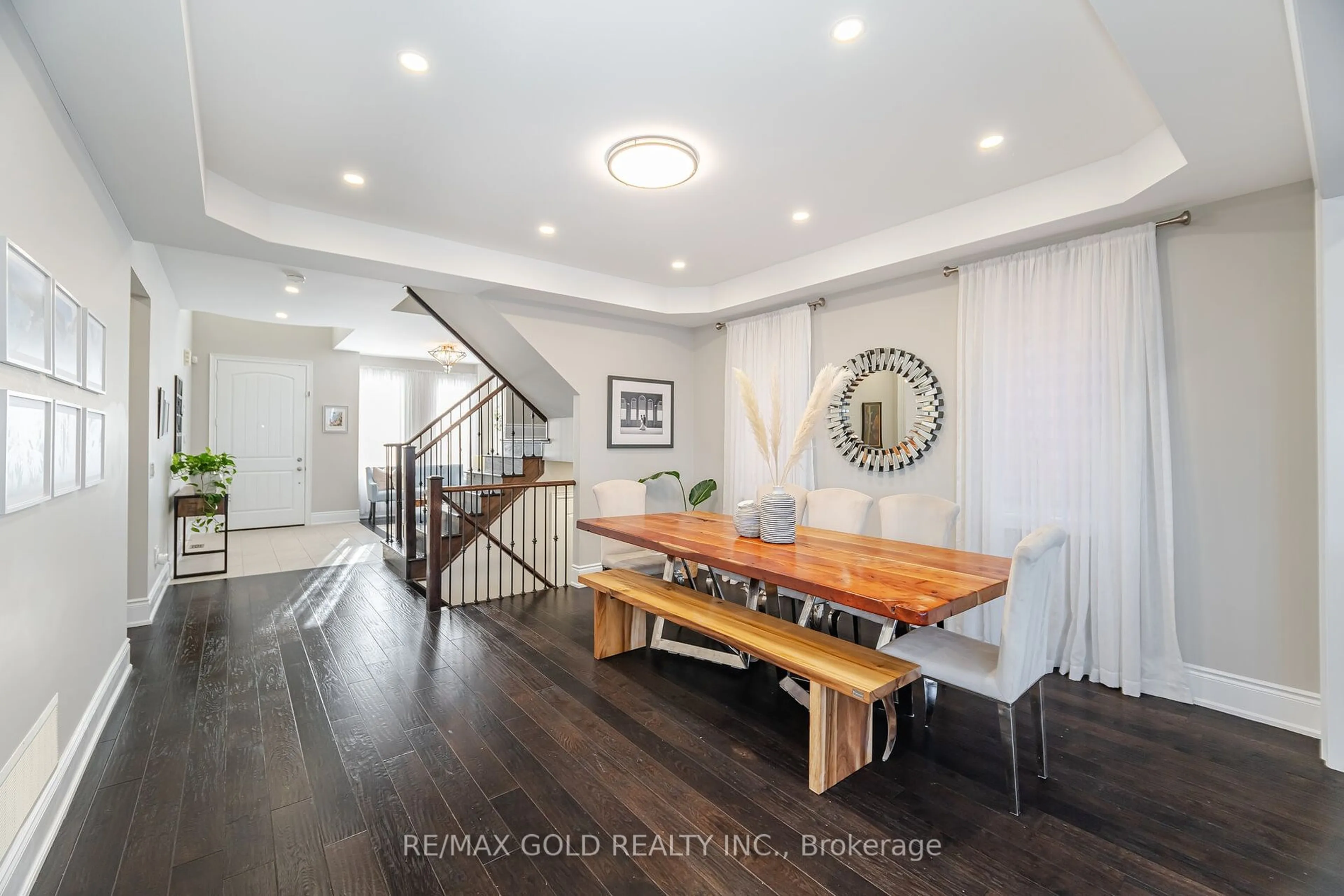 Dining room, wood/laminate floor for 231 Bonnieglen Farm Blvd, Caledon Ontario L7C 3Y3