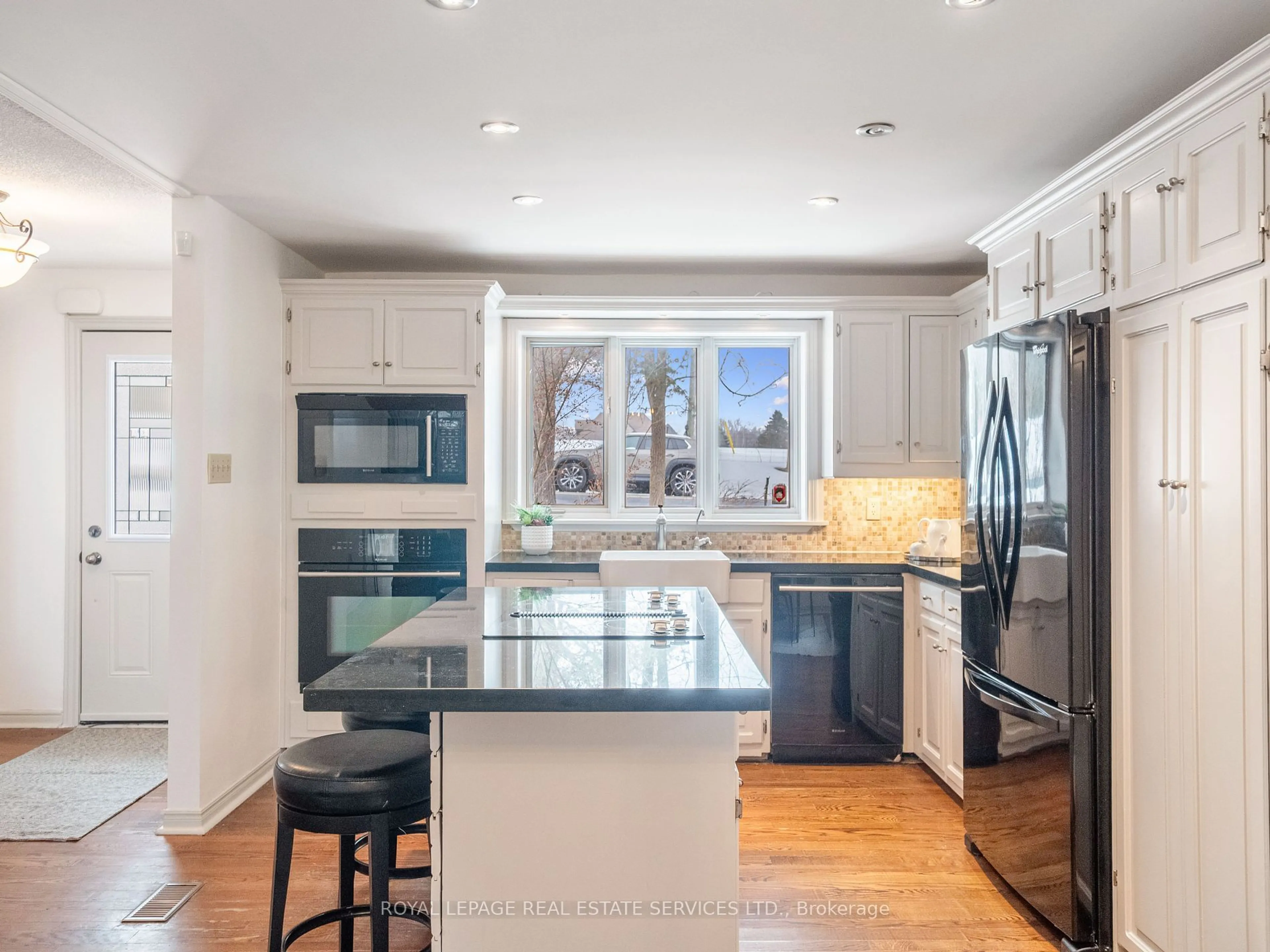 Open concept kitchen, unknown for 15754 Heart Lake Rd, Caledon Ontario L7C 2L2