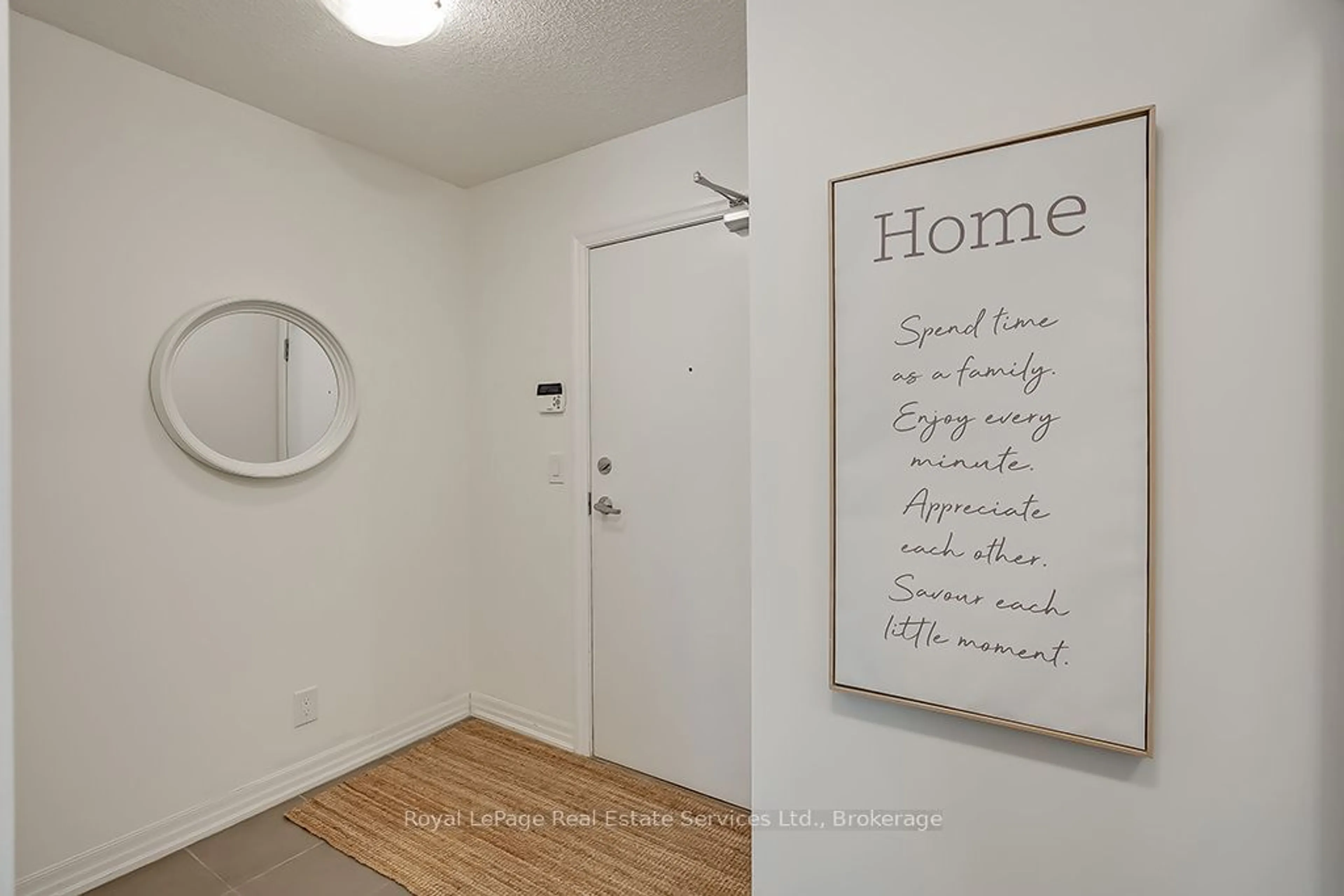 Indoor entryway for 1940 Ironstone Dr #602, Burlington Ontario L7L 0E4