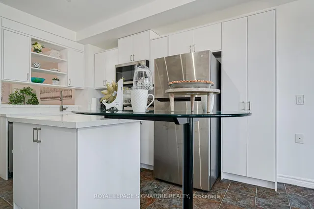 Additional property image - 200 Burnhamthorpe Rd Unit 201