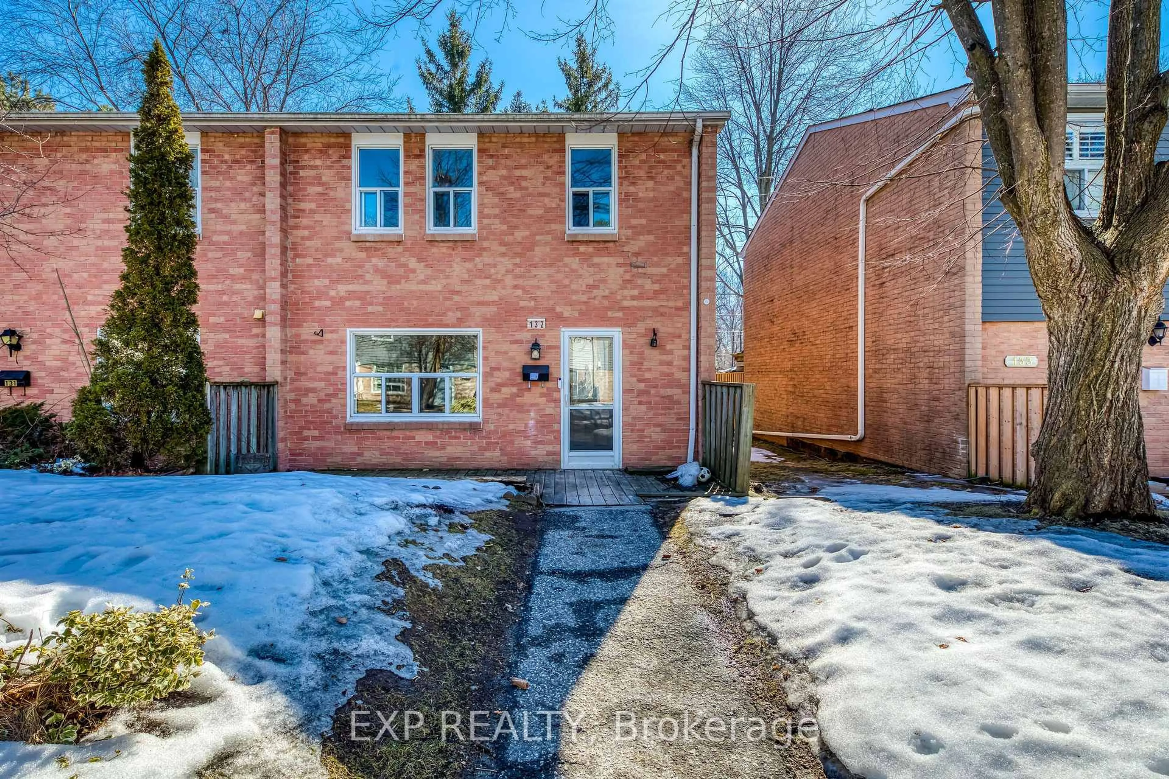 Home with brick exterior material, street for 1050 Shawnmarr Rd #132, Mississauga Ontario L5H 3V1