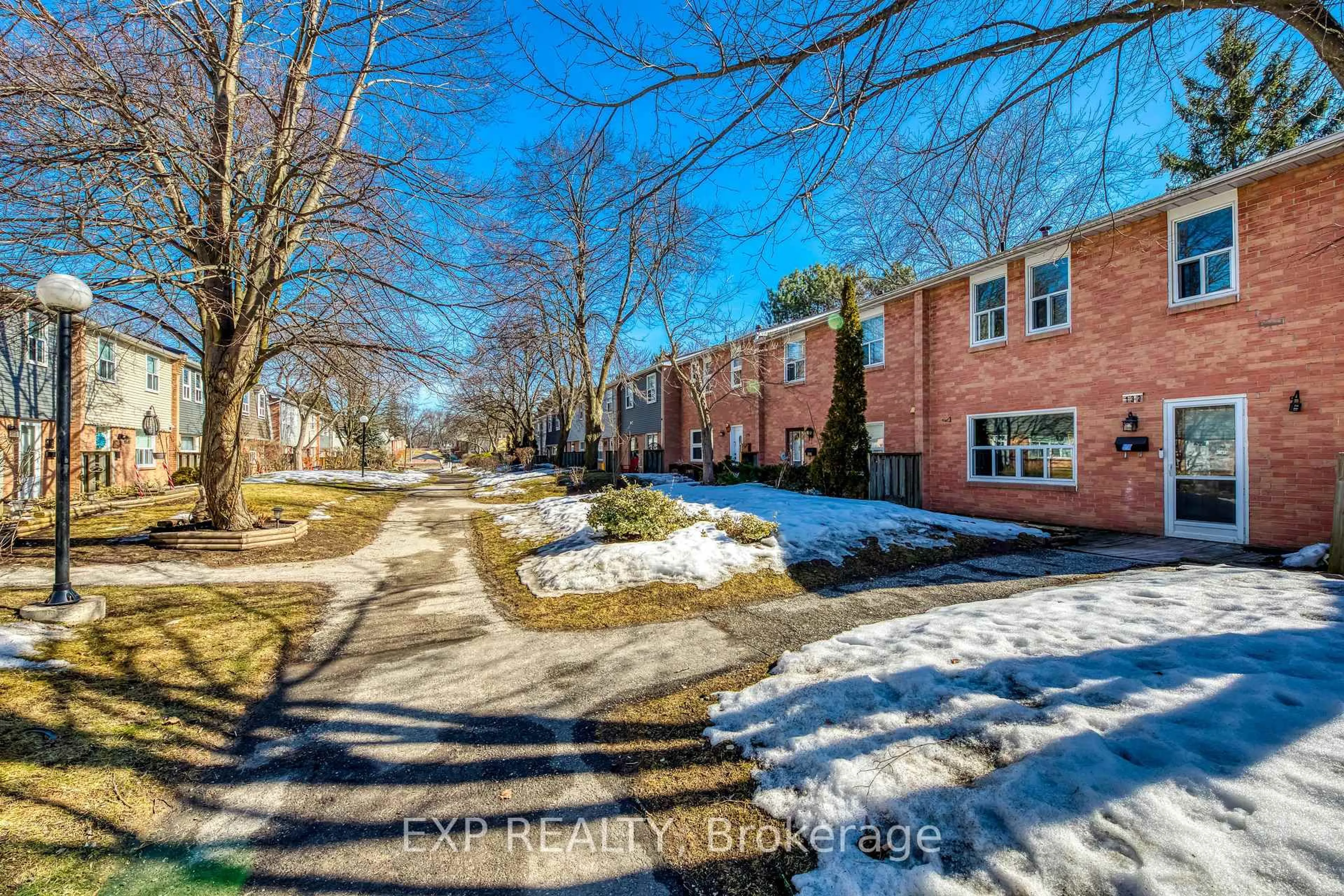 A pic from outside/outdoor area/front of a property/back of a property/a pic from drone, street for 1050 Shawnmarr Rd #132, Mississauga Ontario L5H 3V1