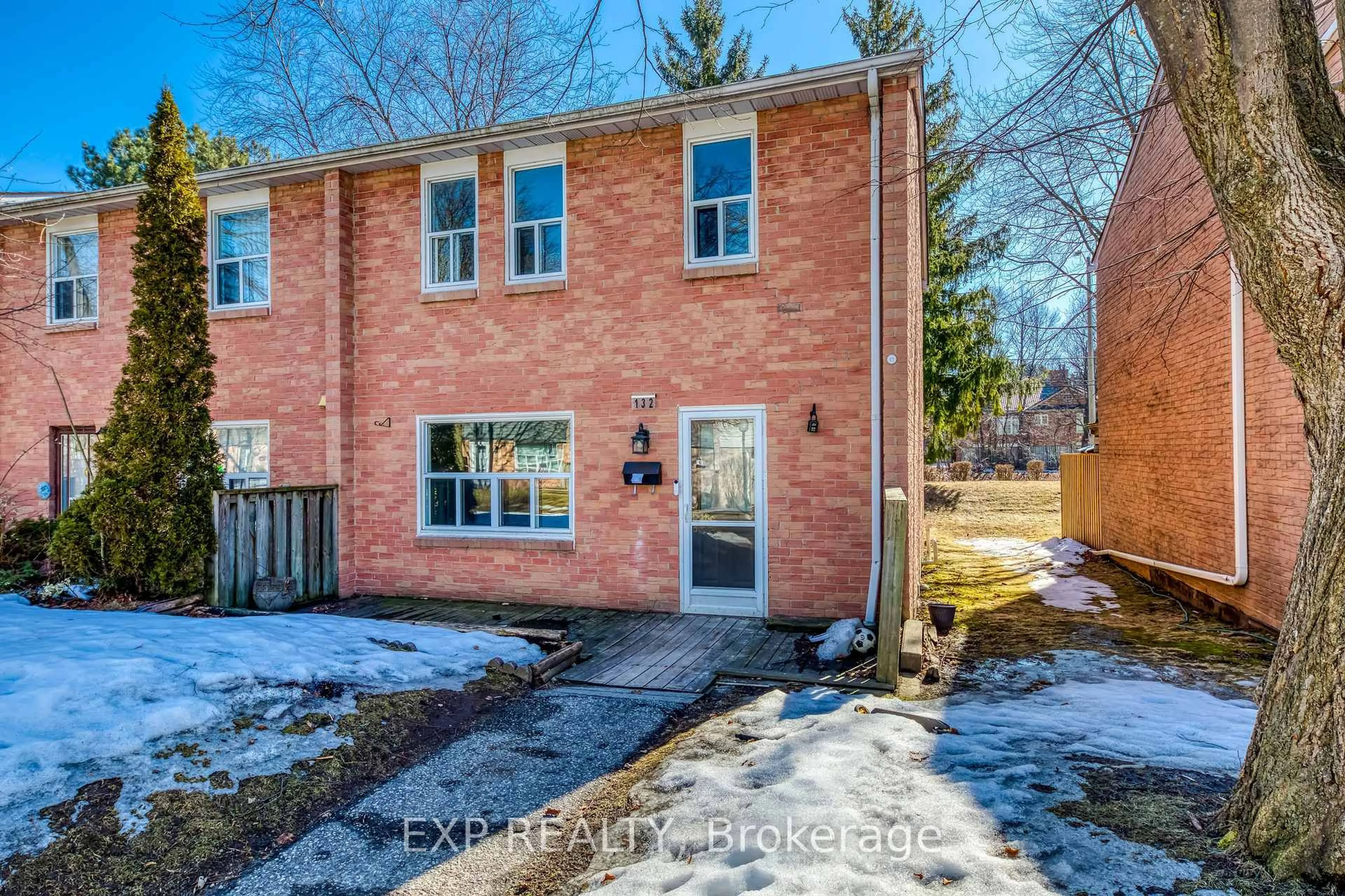 Home with brick exterior material, street for 1050 Shawnmarr Rd #132, Mississauga Ontario L5H 3V1