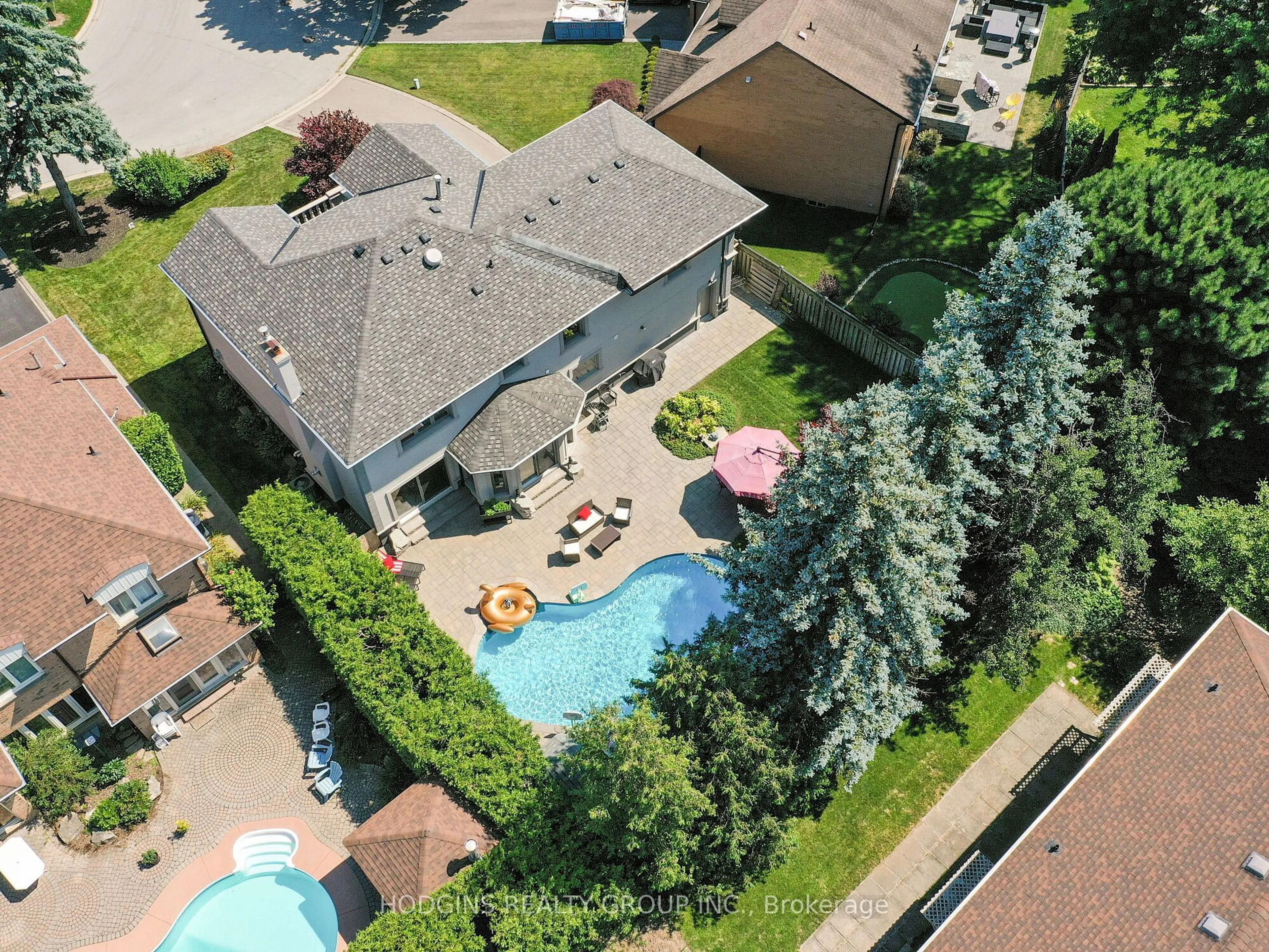 A pic from outside/outdoor area/front of a property/back of a property/a pic from drone, street for 1816 Paddock Cres, Mississauga Ontario L5L 3E4