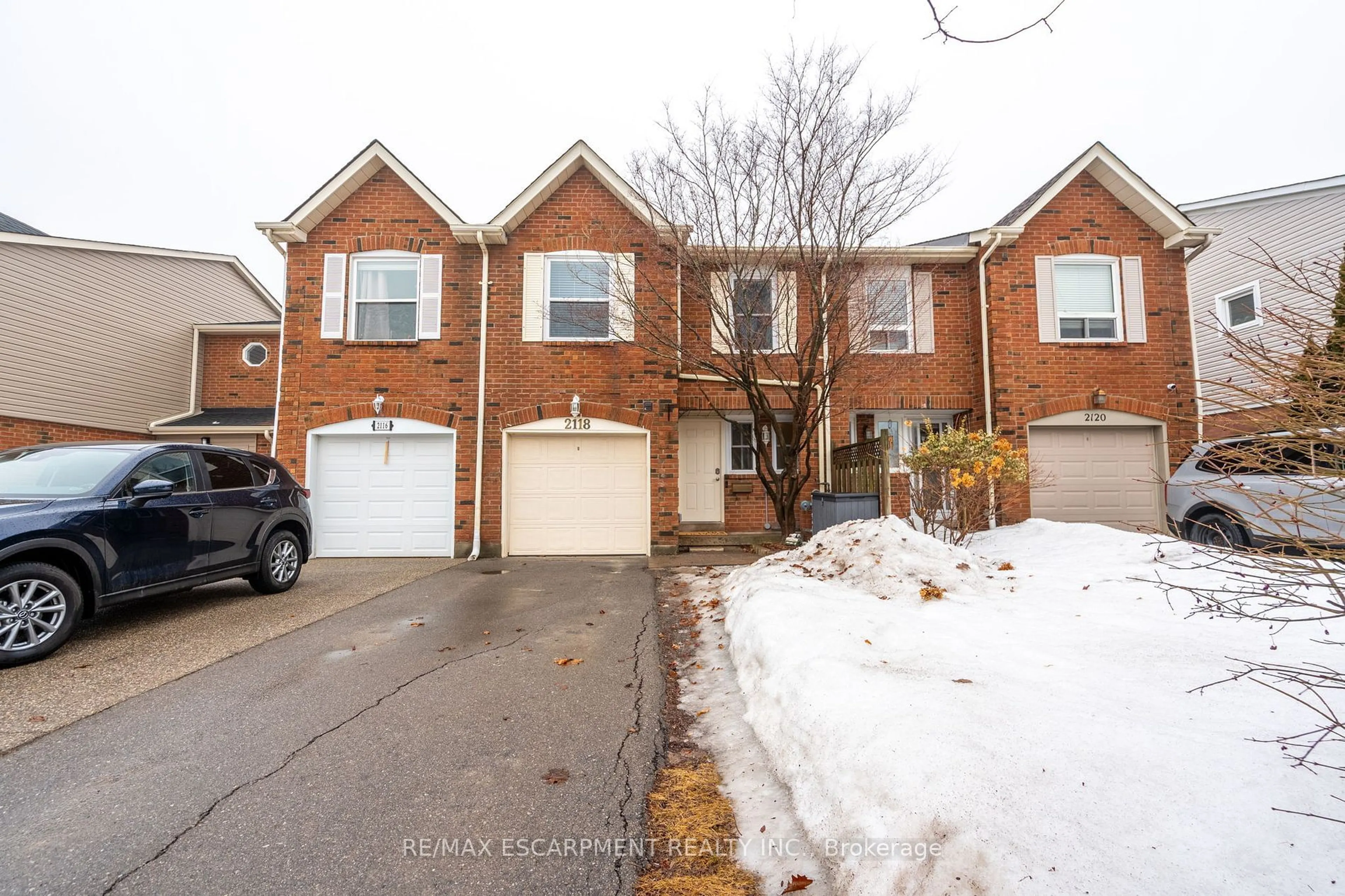 Home with brick exterior material, street for 2118 PELEE Blvd, Oakville Ontario L6H 4C7