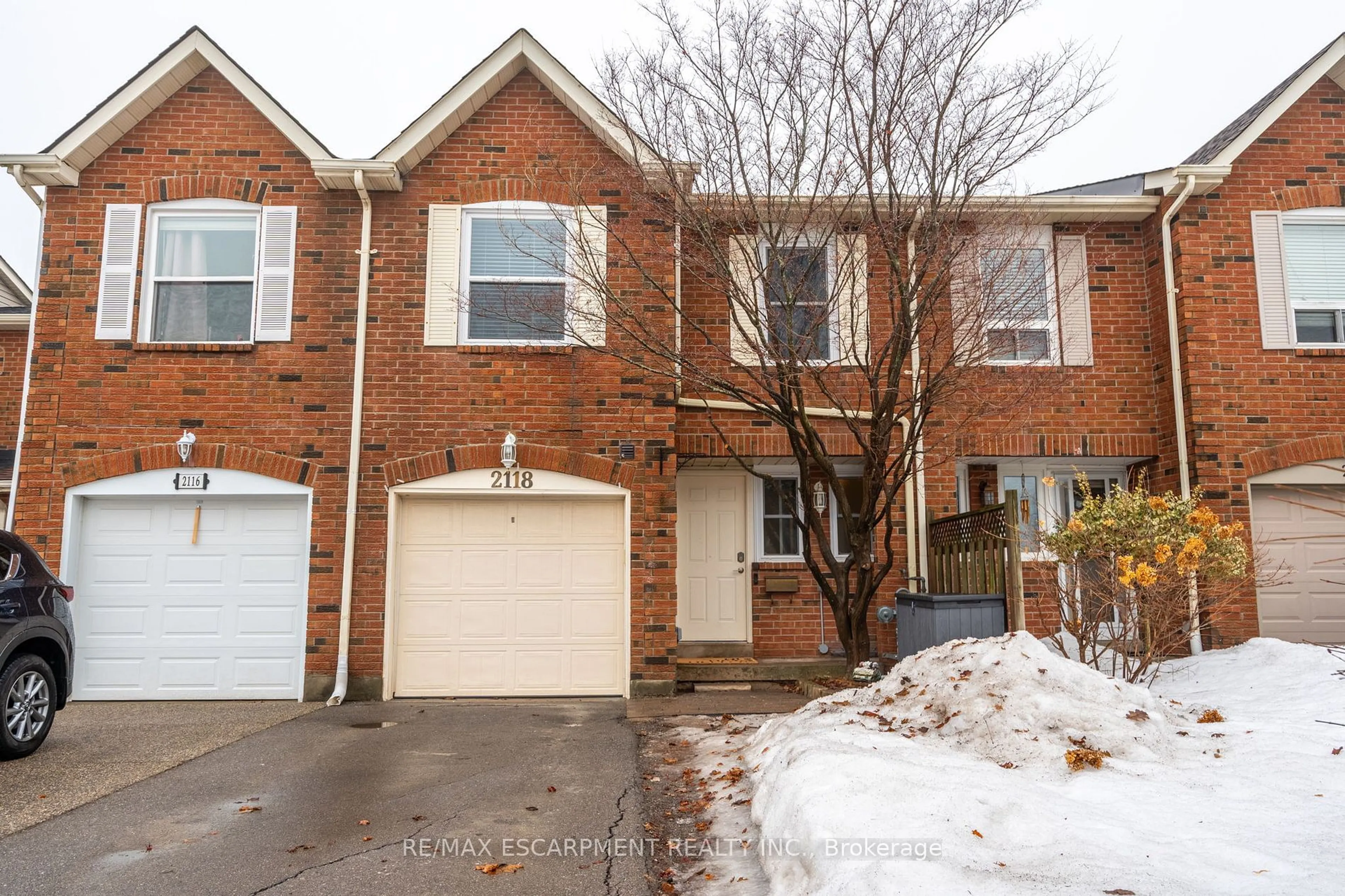 Home with brick exterior material, street for 2118 PELEE Blvd, Oakville Ontario L6H 4C7