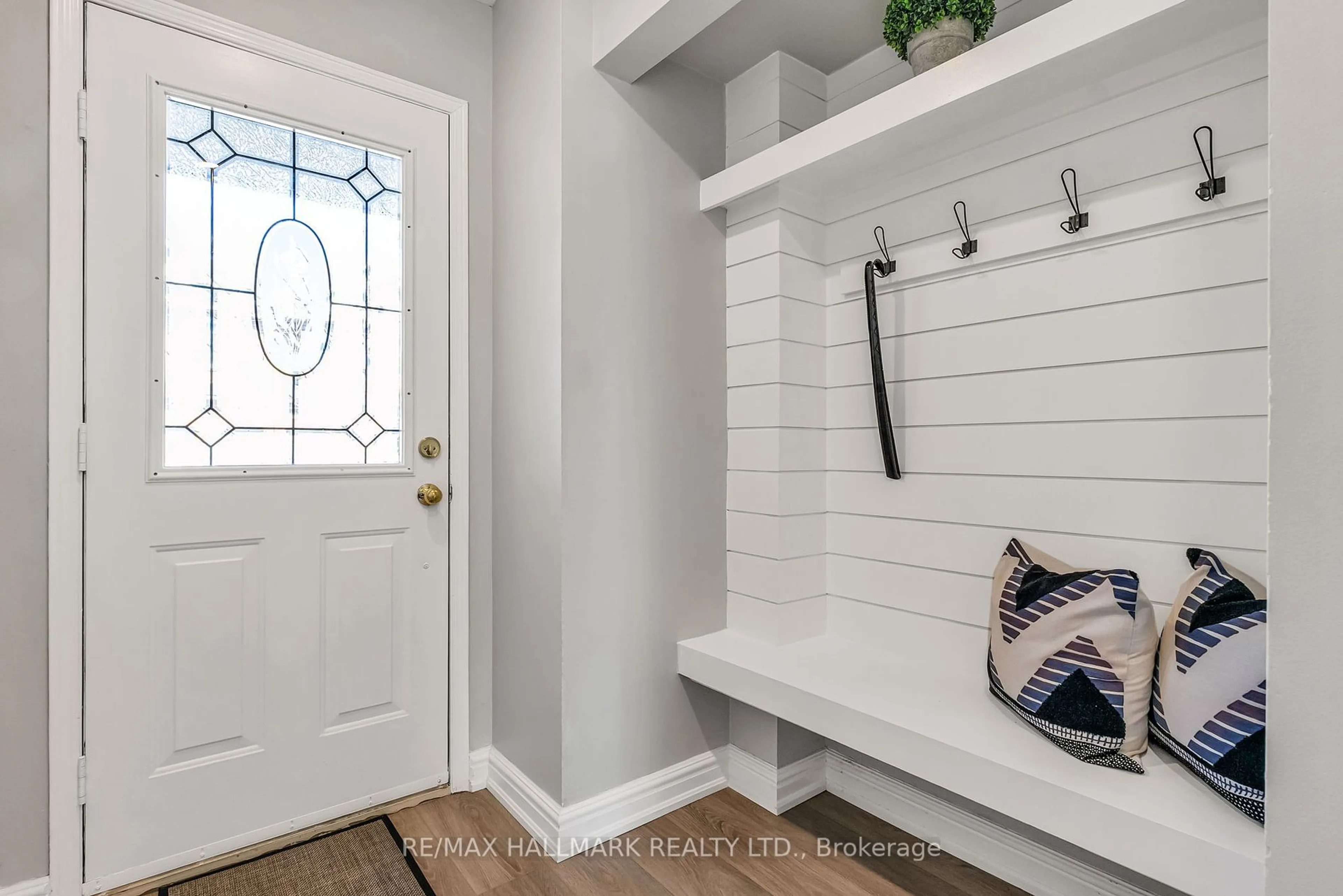 Indoor entryway for 74 Alderbrook Pl, Caledon Ontario L7E 1Y6