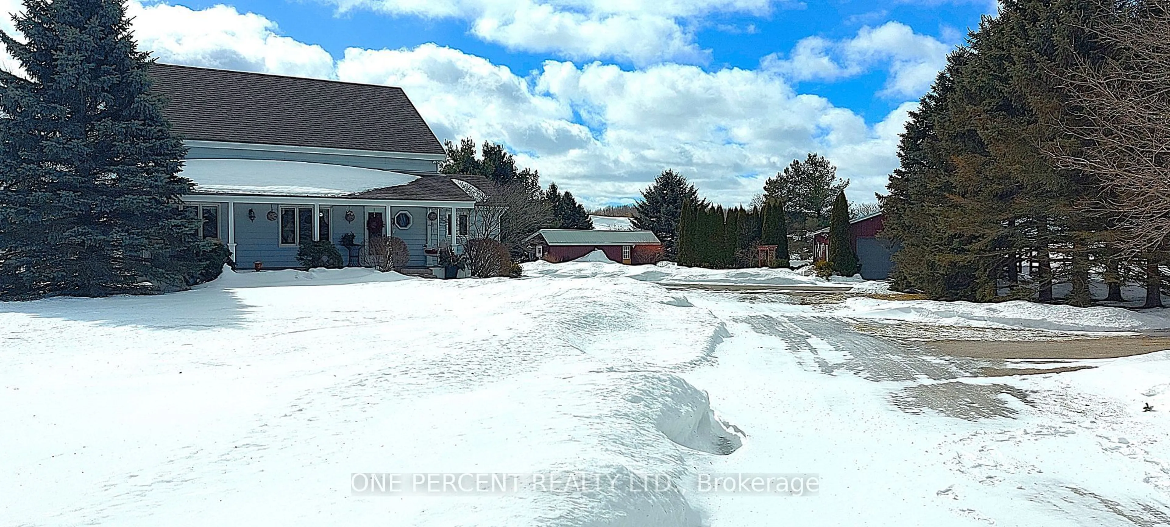 A pic from outside/outdoor area/front of a property/back of a property/a pic from drone, street for 18234 Mississauga Rd, Caledon Ontario L7K 1M2