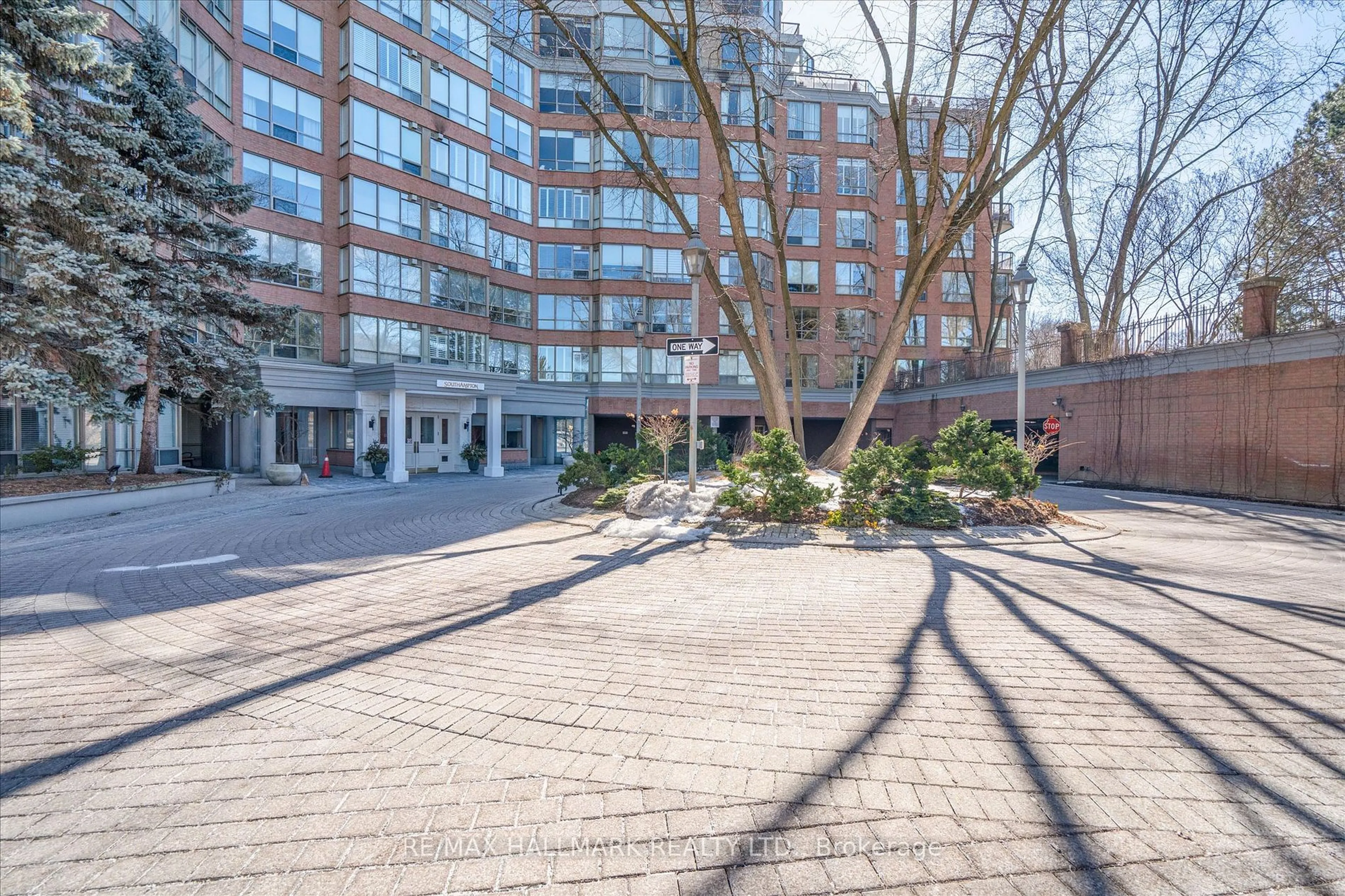 Patio, street for 1 Ripley Ave #116, Toronto Ontario M6S 4Z6