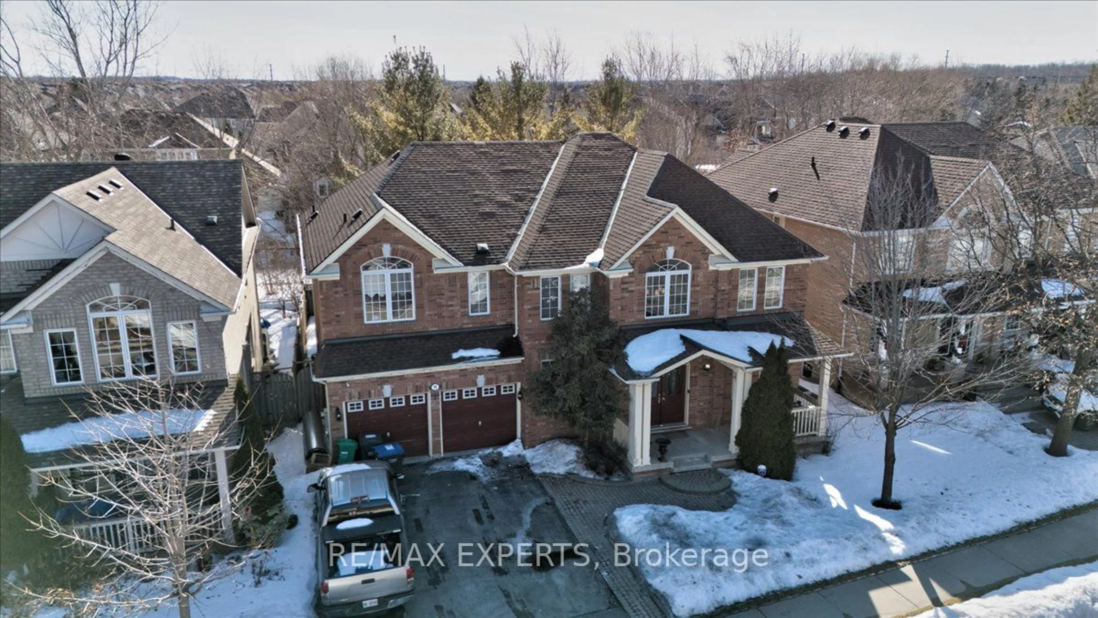 A pic from outside/outdoor area/front of a property/back of a property/a pic from drone, street for 11 Linstock Dr, Brampton Ontario L6P 1E1