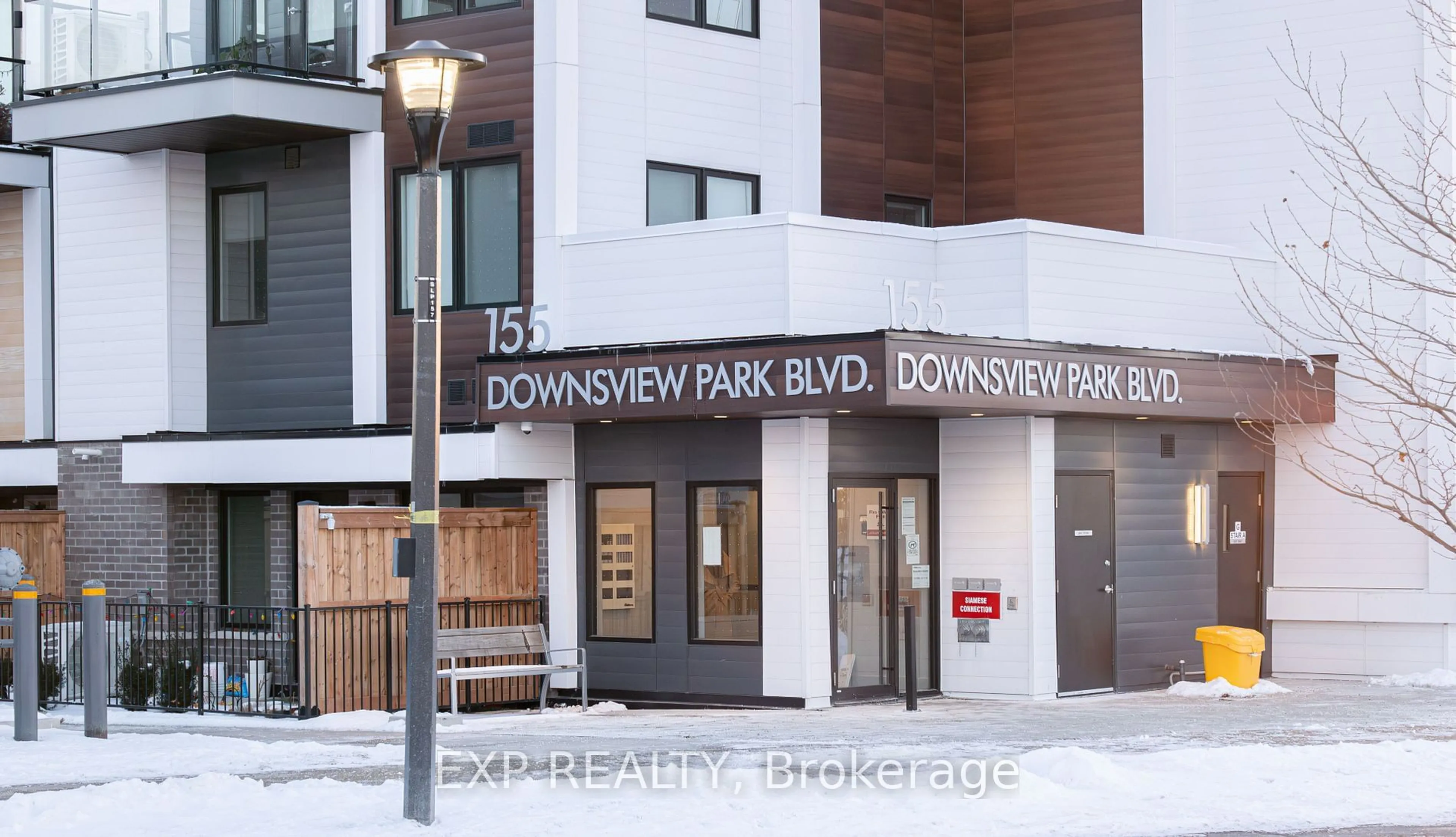 Indoor foyer for 155 Downsview Park Blvd #201, Toronto Ontario M3K 0E3