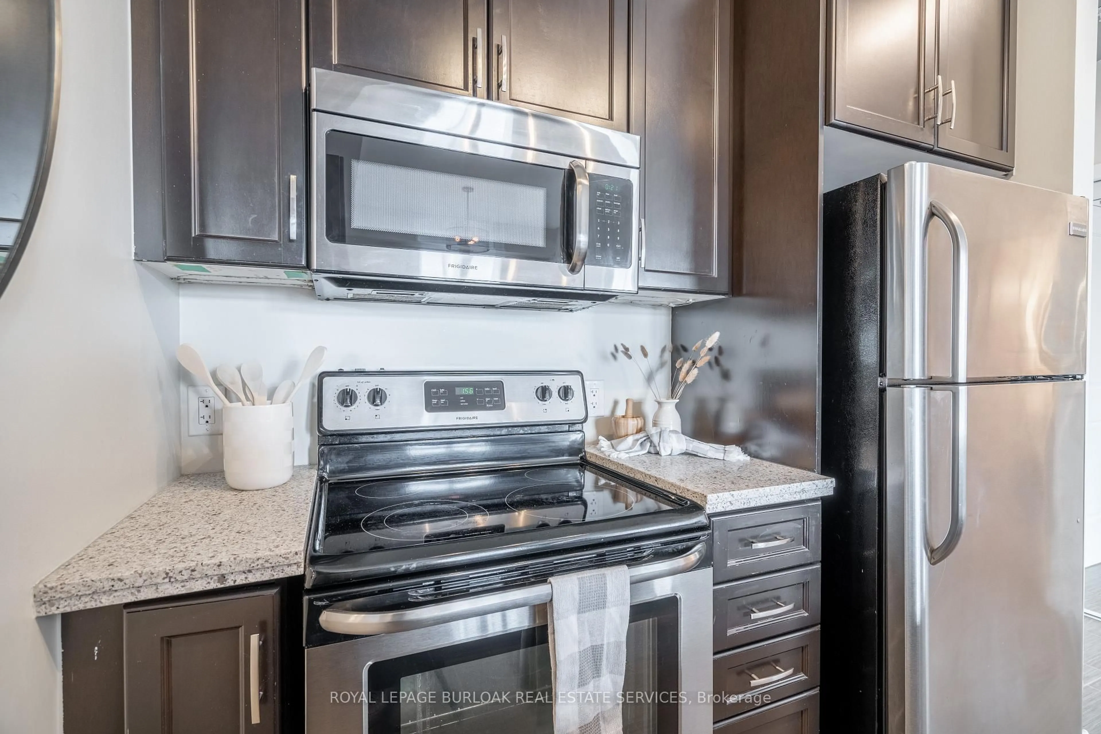 Standard kitchen, unknown for 5020 Corporate Dr #408, Burlington Ontario L7L 0H7