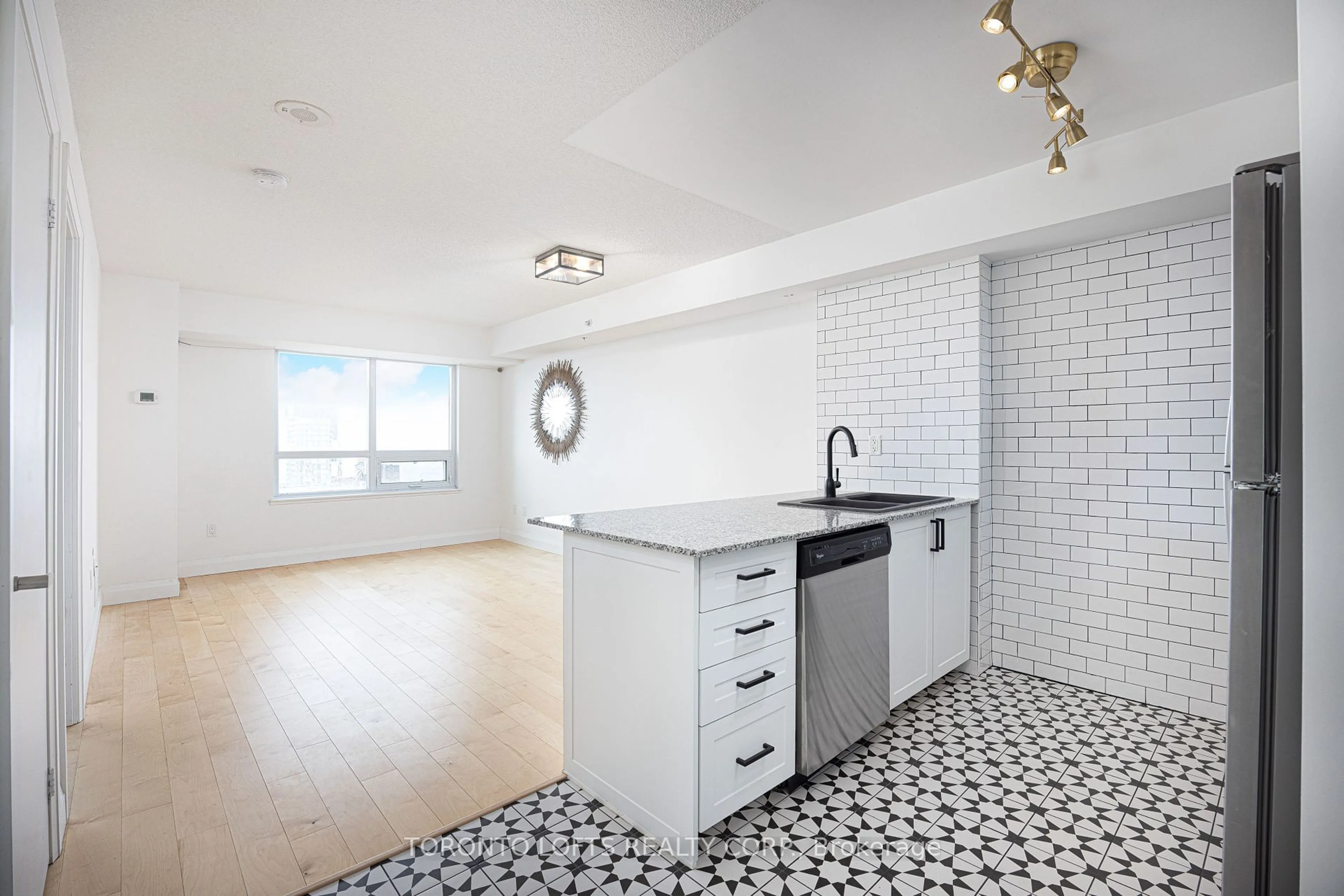 Standard kitchen, ceramic/tile floor for 1410 Dupont St #2502, Toronto Ontario M6H 0B6