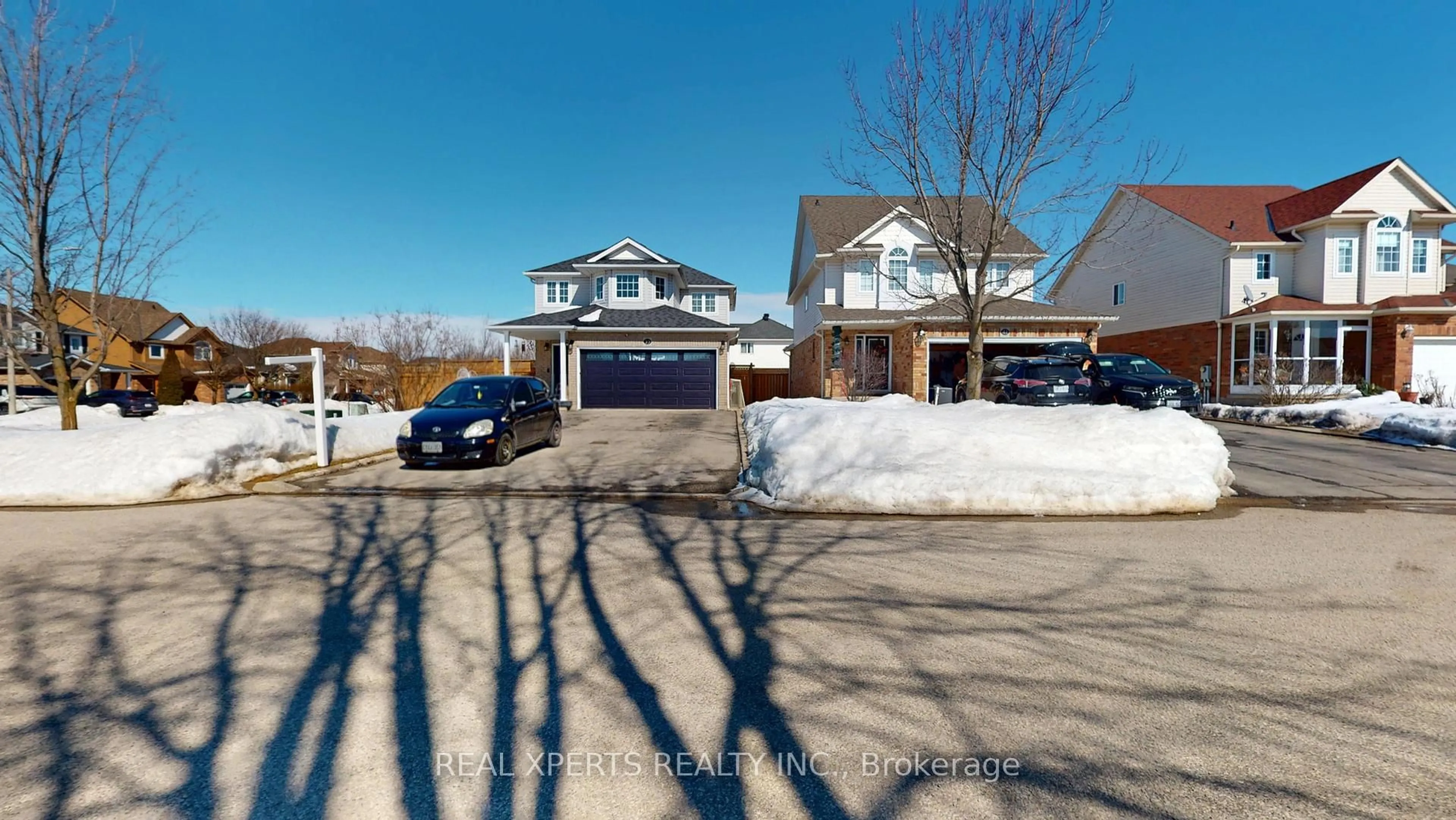 A pic from outside/outdoor area/front of a property/back of a property/a pic from drone, street for 39 Beardmore Cres, Halton Hills Ontario L7J 2Z1