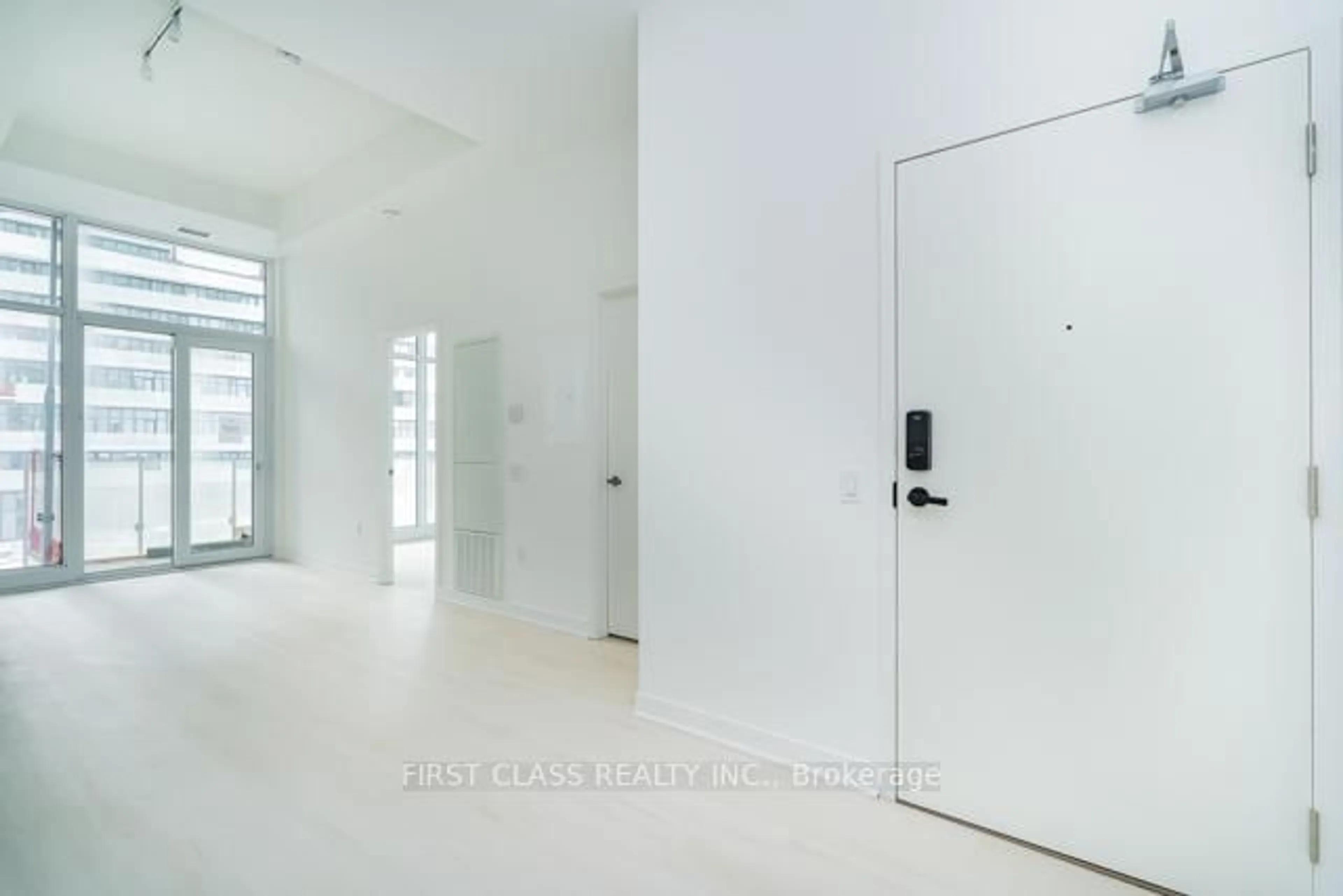 Indoor foyer for 3900 Confederation Pkwy #527, Mississauga Ontario L5B 0M3