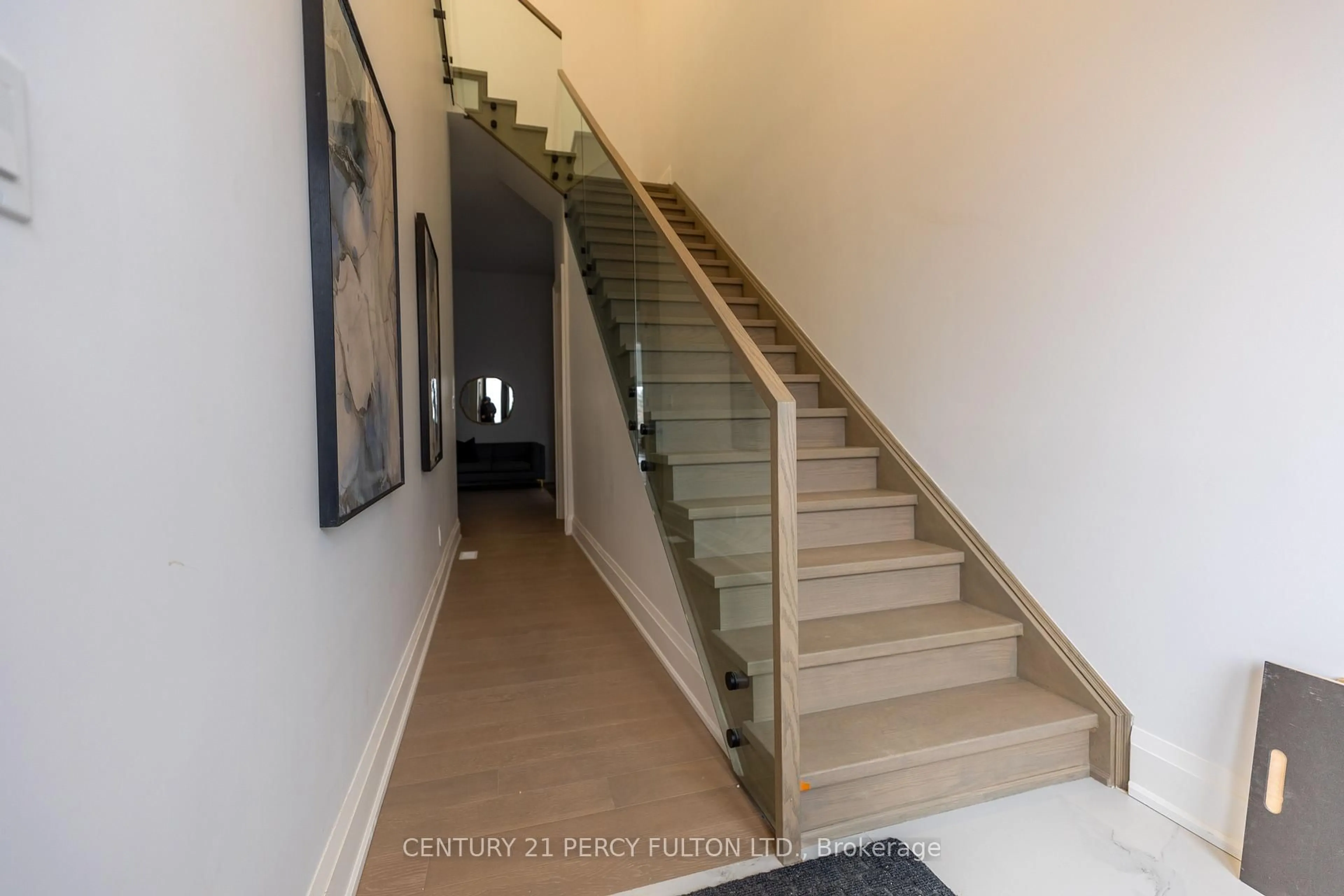 Stairs for 6614 Harmony Hill, Mississauga Ontario L5W 1S5