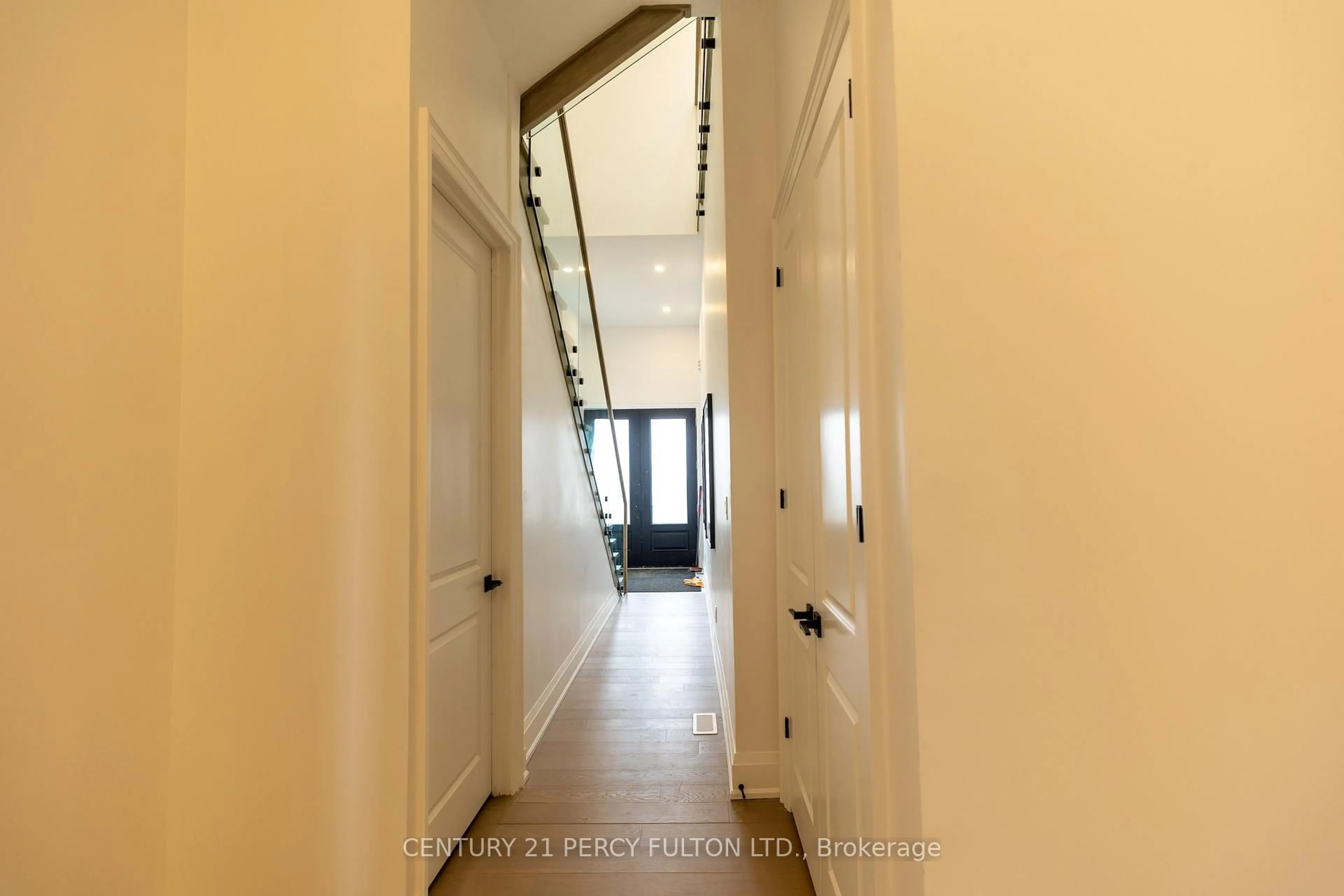 Indoor entryway for 6614 Harmony Hill, Mississauga Ontario L5W 1S5