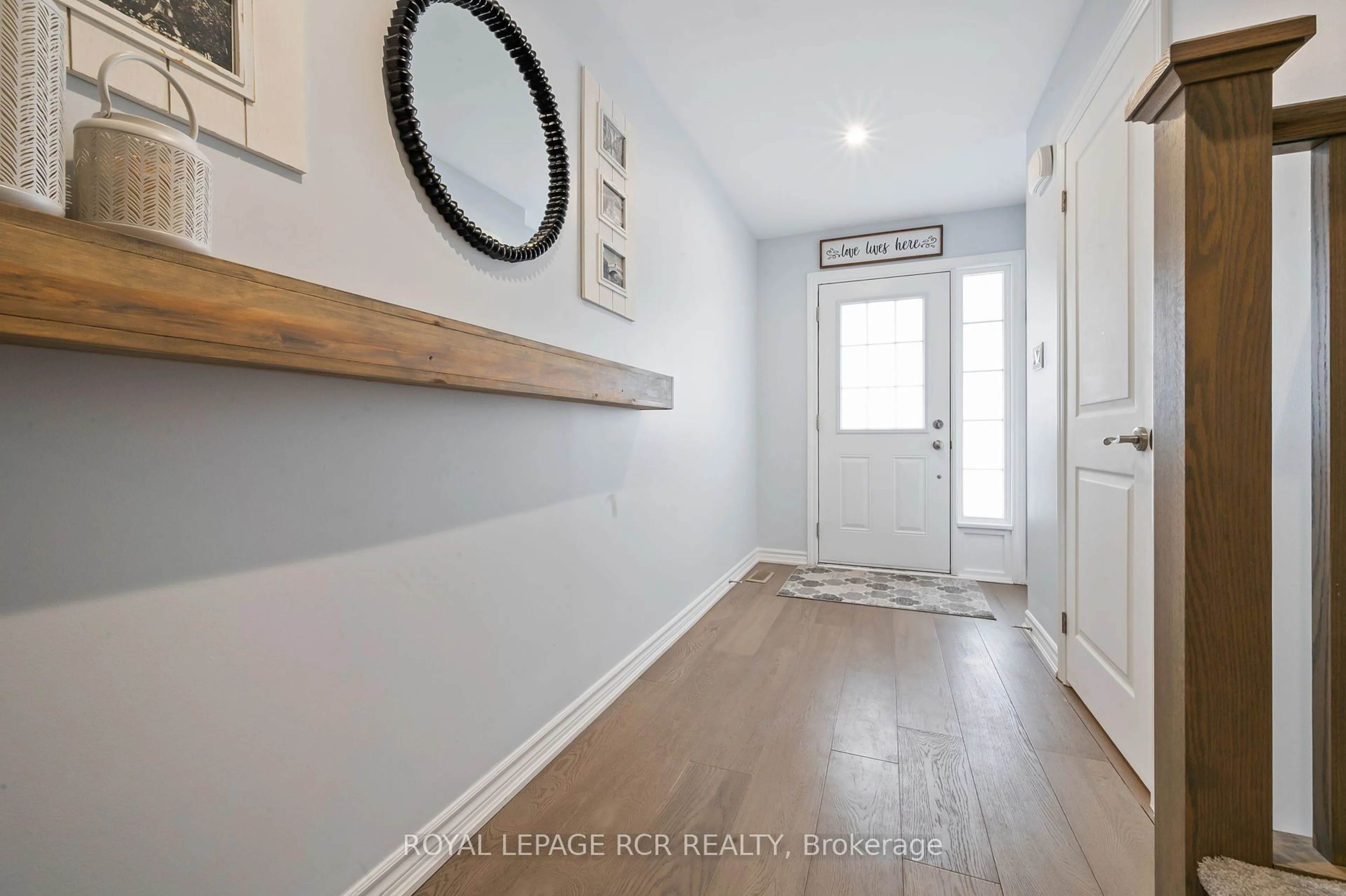 Indoor entryway for 31 Town Line #6, Orangeville Ontario L9W 7R7