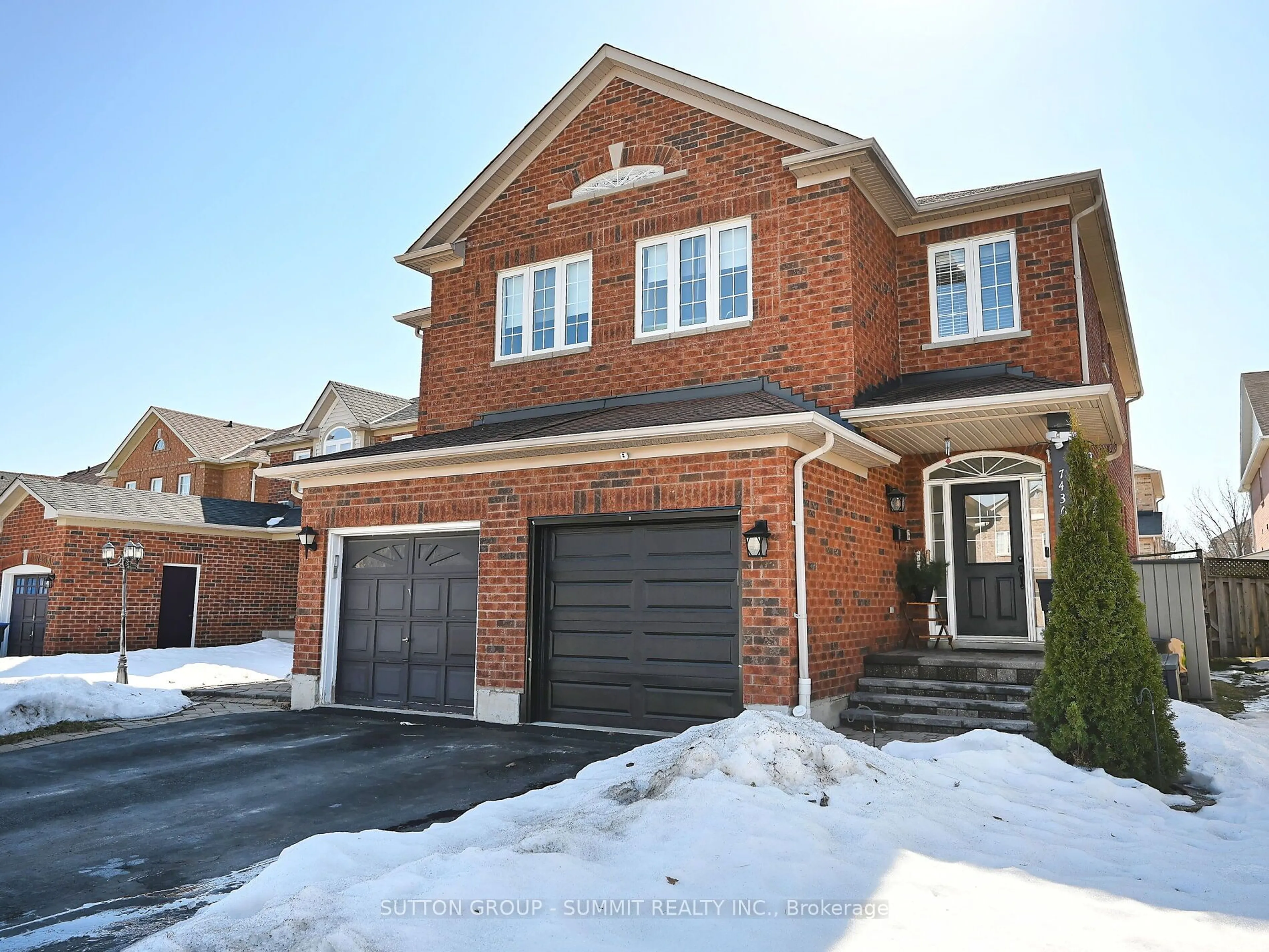 Home with brick exterior material, street for 7436 Russian Olive Clse, Mississauga Ontario L5N 8N7