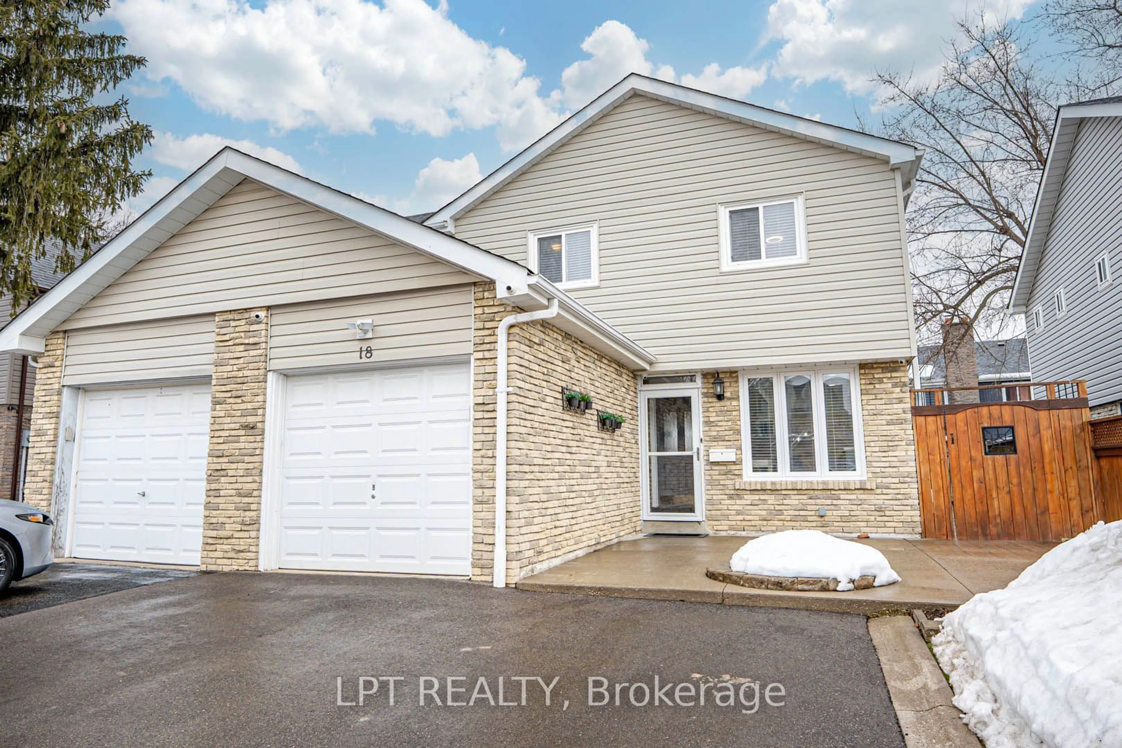 Home with brick exterior material, street for 18 Nottawasaga Cres, Brampton Ontario L6Z 1B9