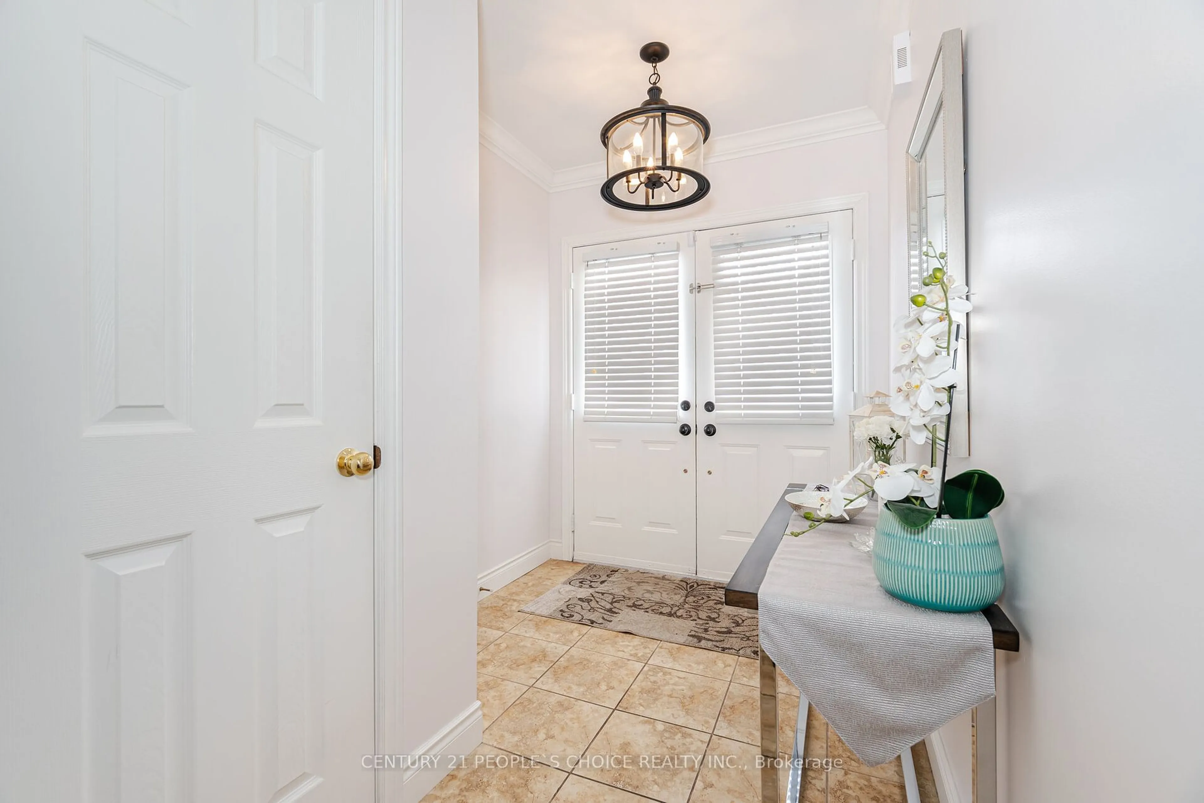 Indoor entryway for 18 Carriage House Rd, Caledon Ontario L7E 2H1