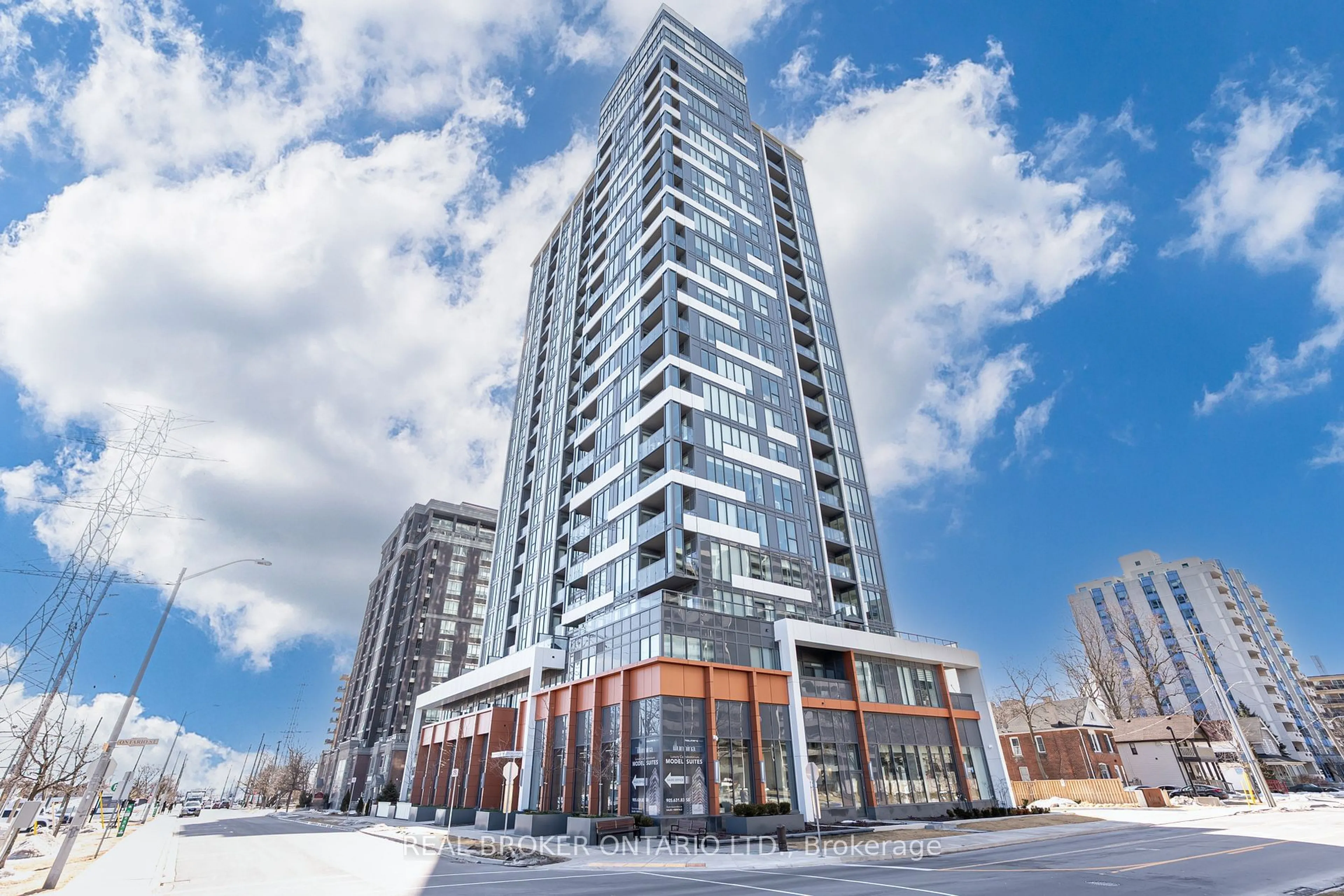 Indoor foyer for 500 Brock Ave #205, Burlington Ontario L7S 0A5