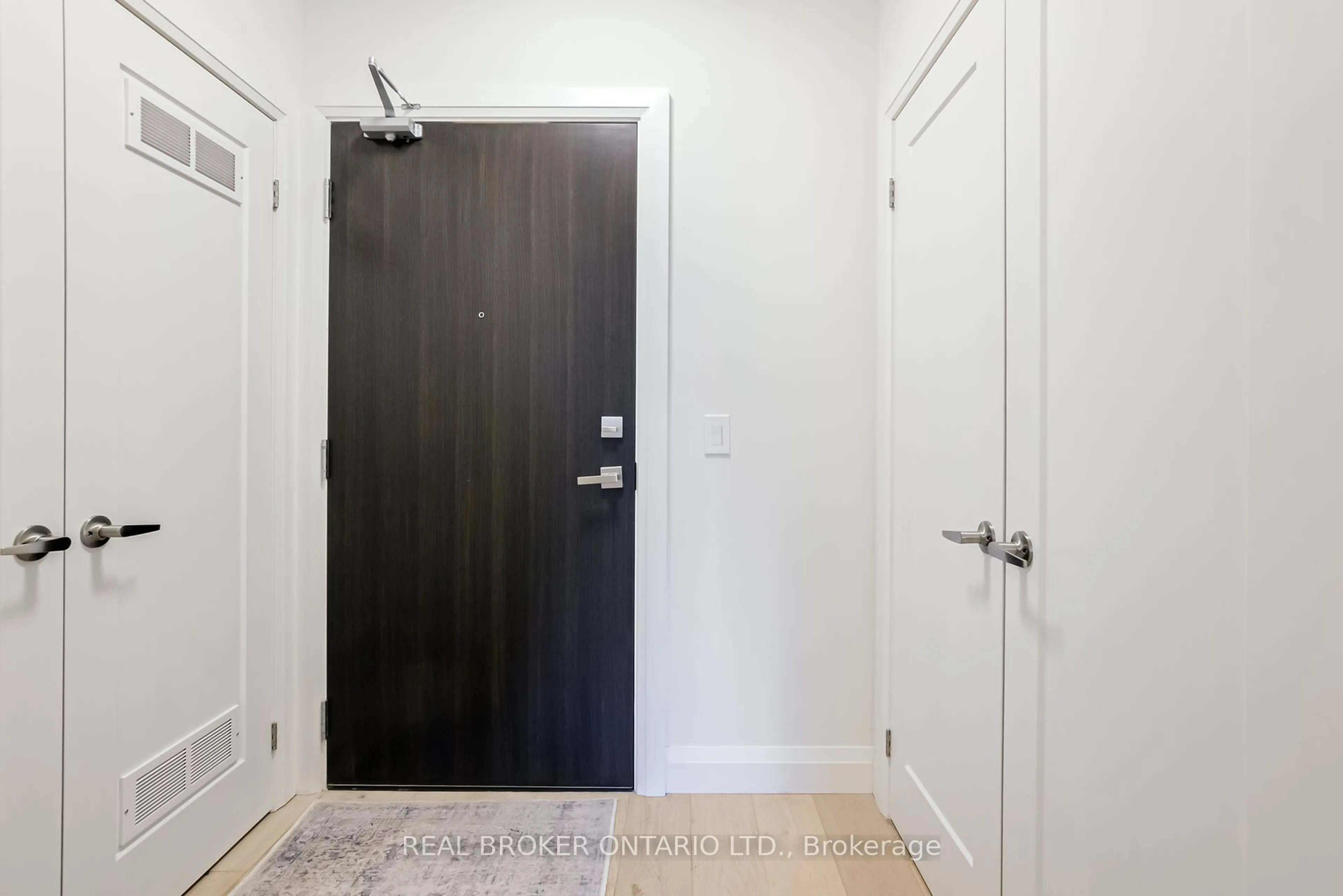 Indoor entryway for 500 Brock Ave #205, Burlington Ontario L7S 0A5