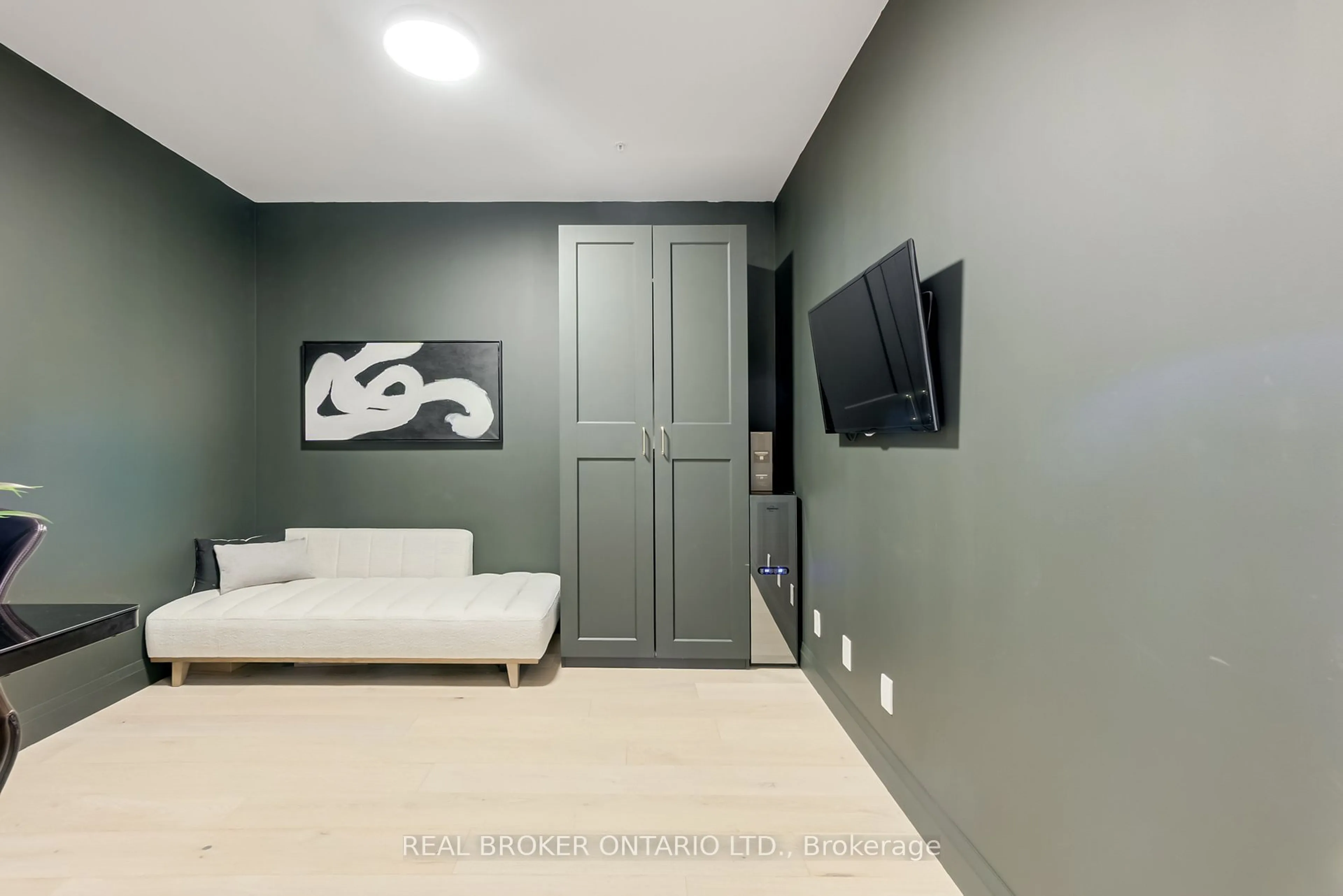 Unknown for 500 Brock Ave #205, Burlington Ontario L7S 0A5
