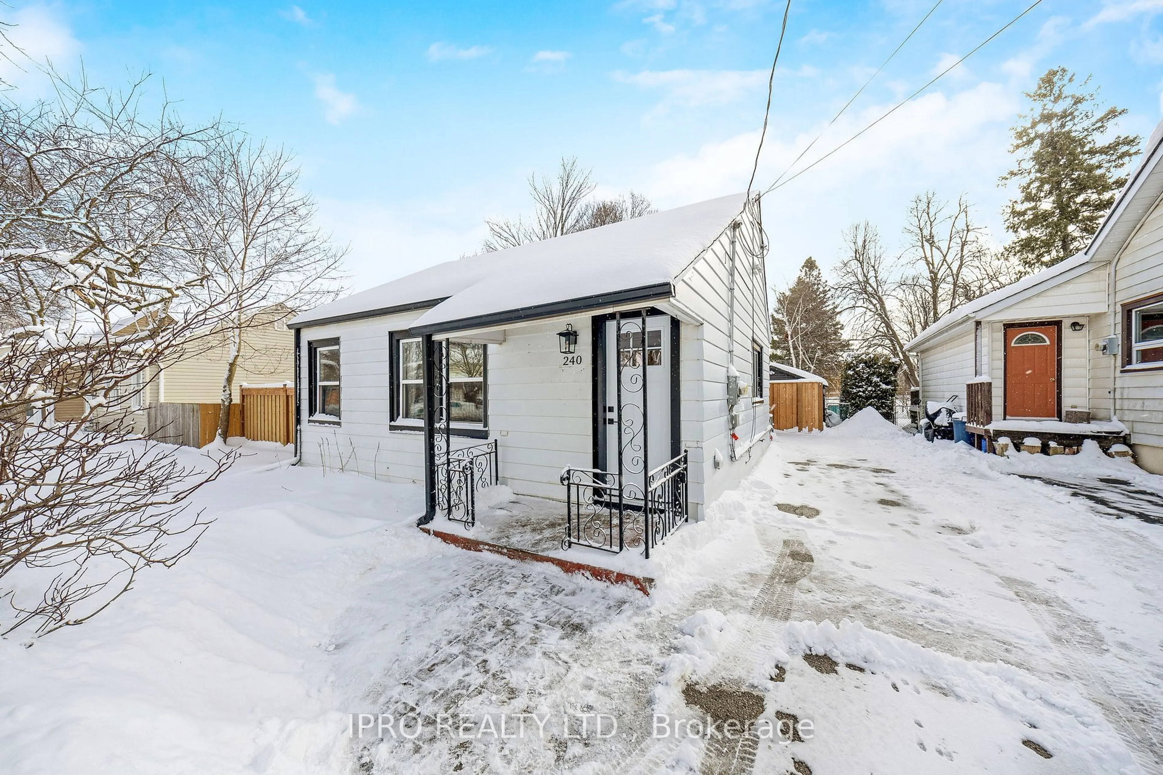 A pic from outside/outdoor area/front of a property/back of a property/a pic from drone, street for 240 McDonald Blvd, Halton Hills Ontario L7J 1B1