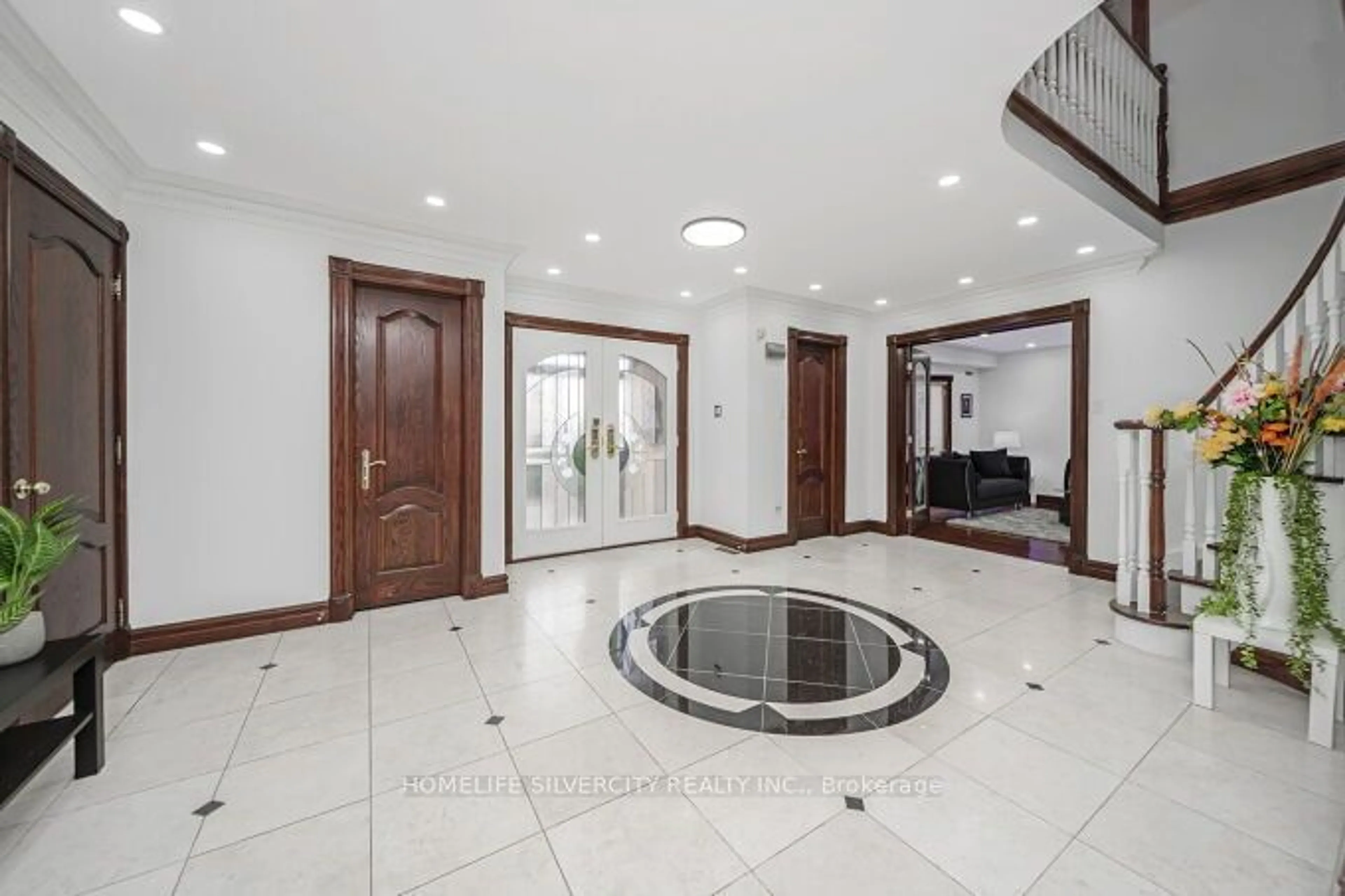 Indoor foyer for 14 Rembrandt Cres, Brampton Ontario L6Y 3M8