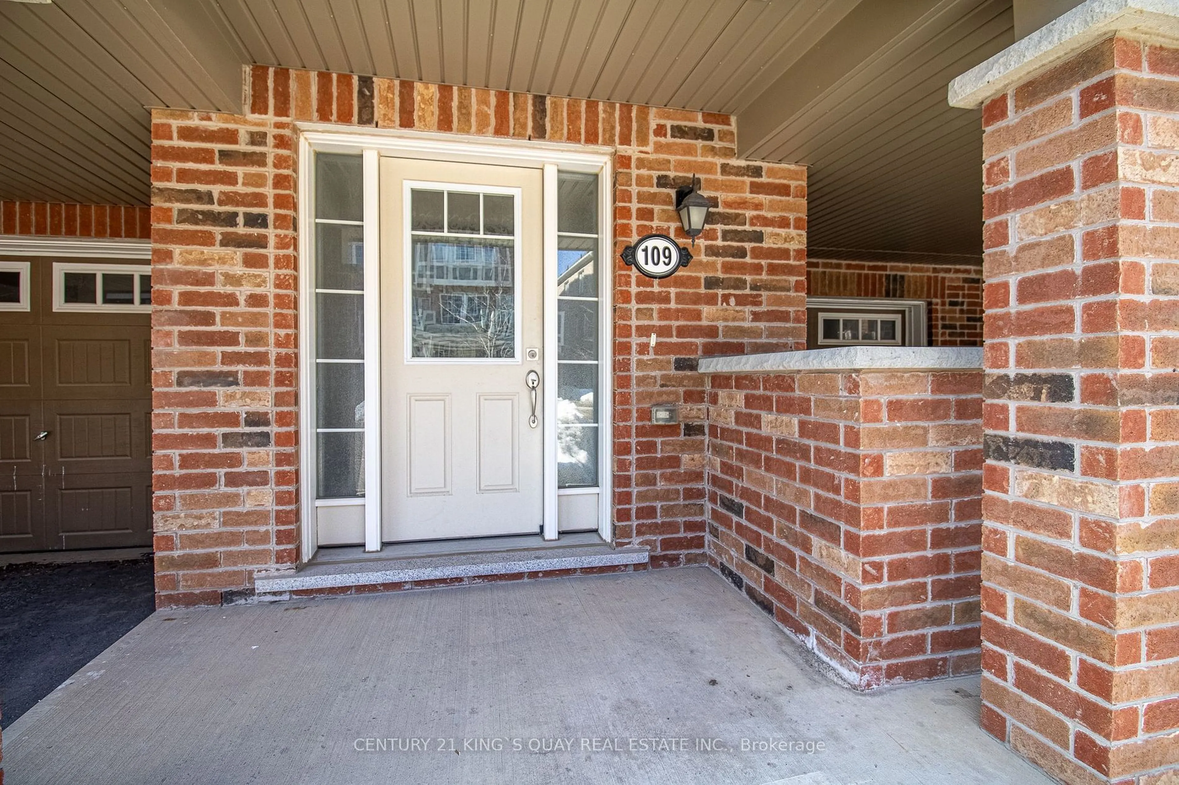 Indoor entryway for 109 Frost Crt, Milton Ontario L9T 7K6