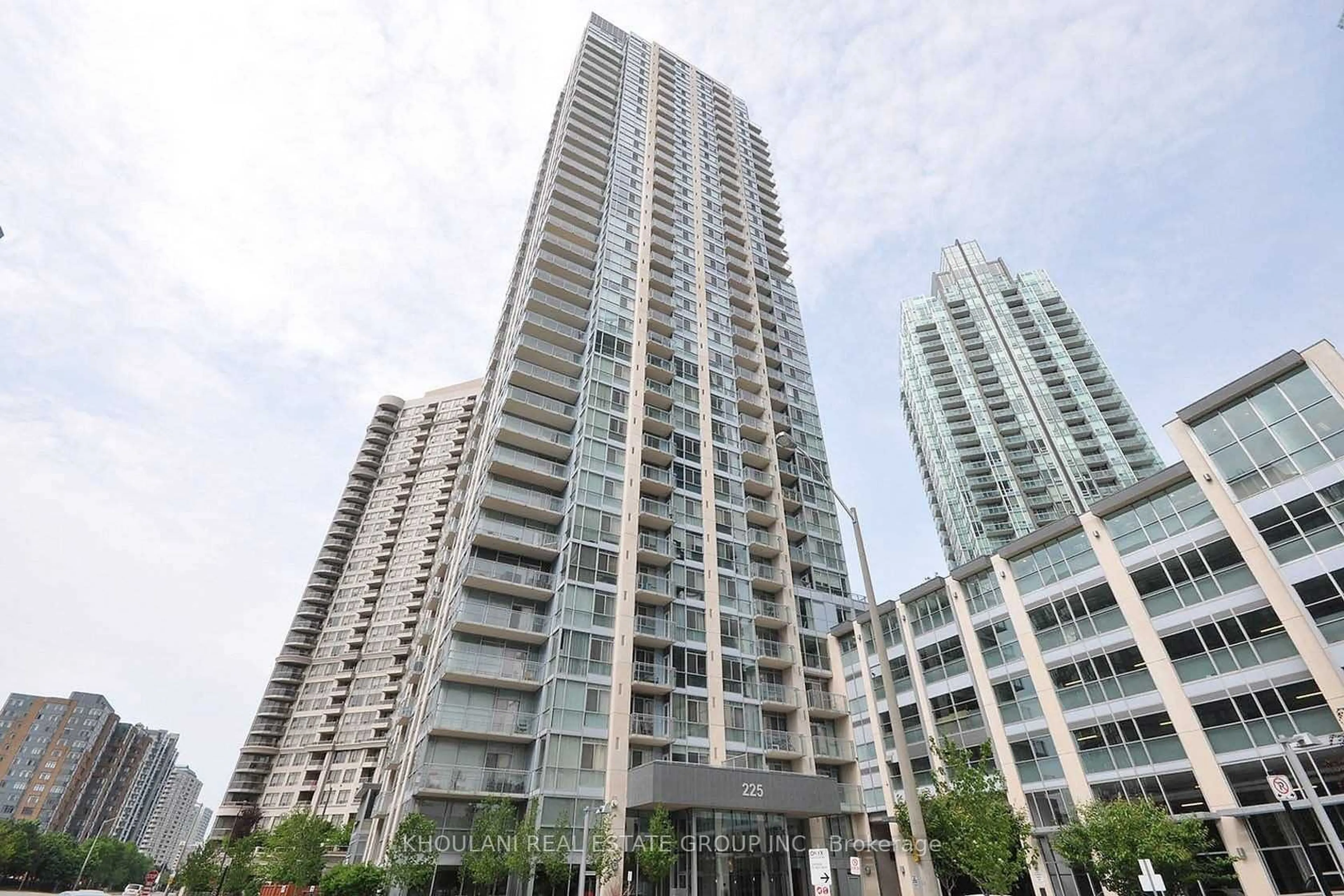 Patio, building for 225 Webb Dr #1403, Mississauga Ontario L5B 4P2