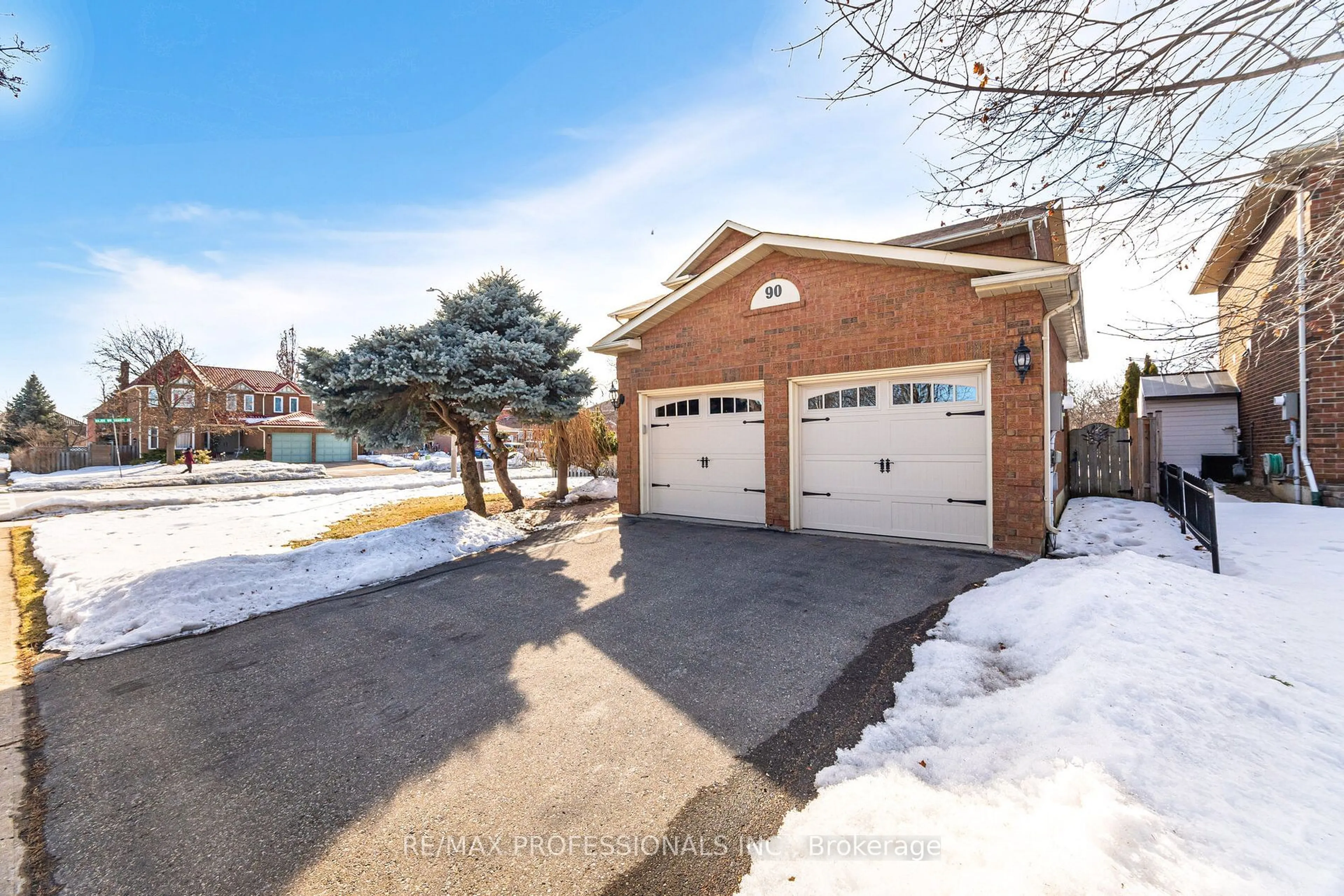 Unknown for 90 Burgby Ave, Brampton Ontario L6X 3A4