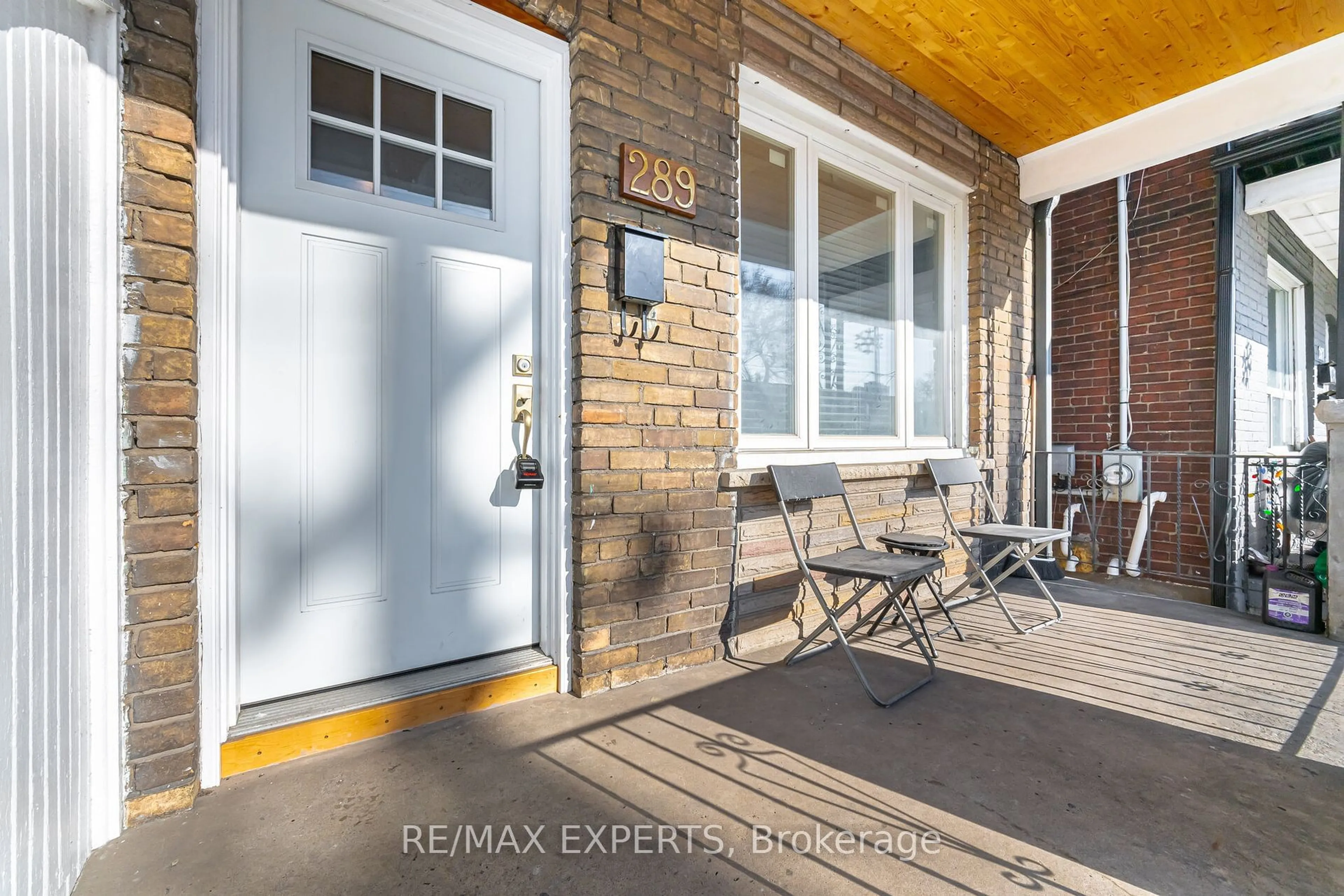 Indoor entryway for 289 Old Weston Rd, Toronto Ontario M6N 3A7