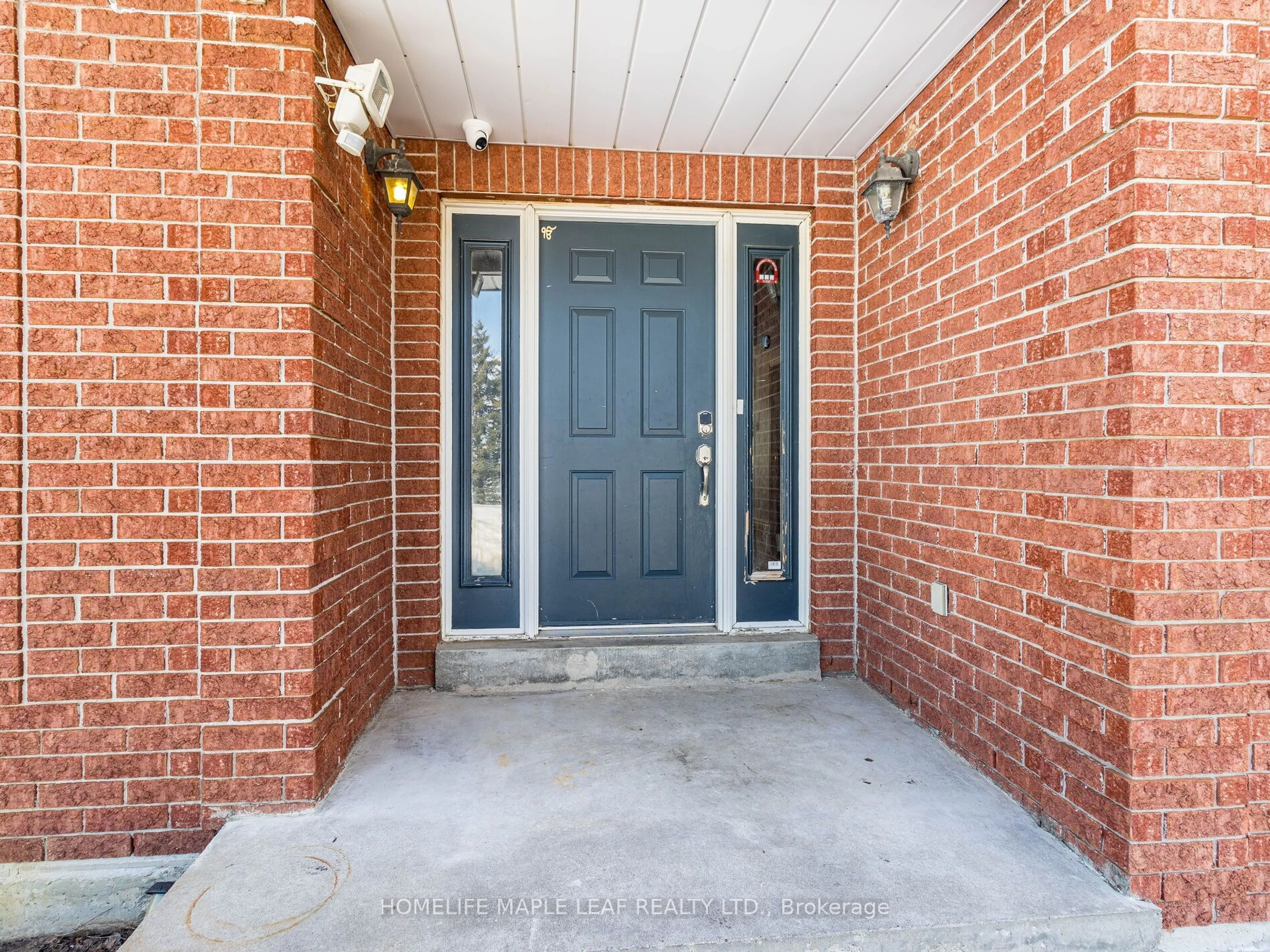 Indoor entryway for 13608 Torbram Rd, Caledon Ontario L7C 2S9