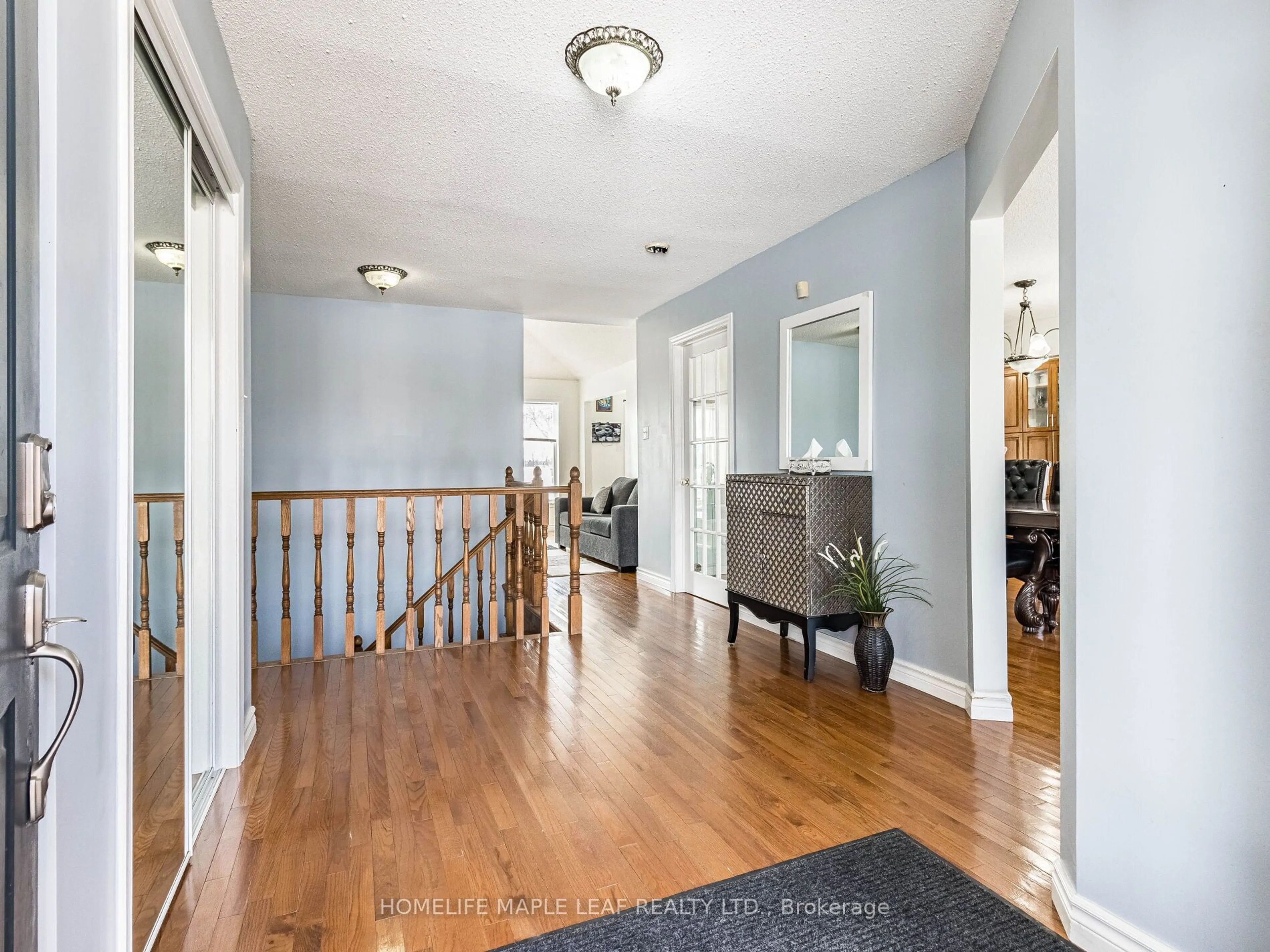 Indoor entryway for 13608 Torbram Rd, Caledon Ontario L7C 2S9