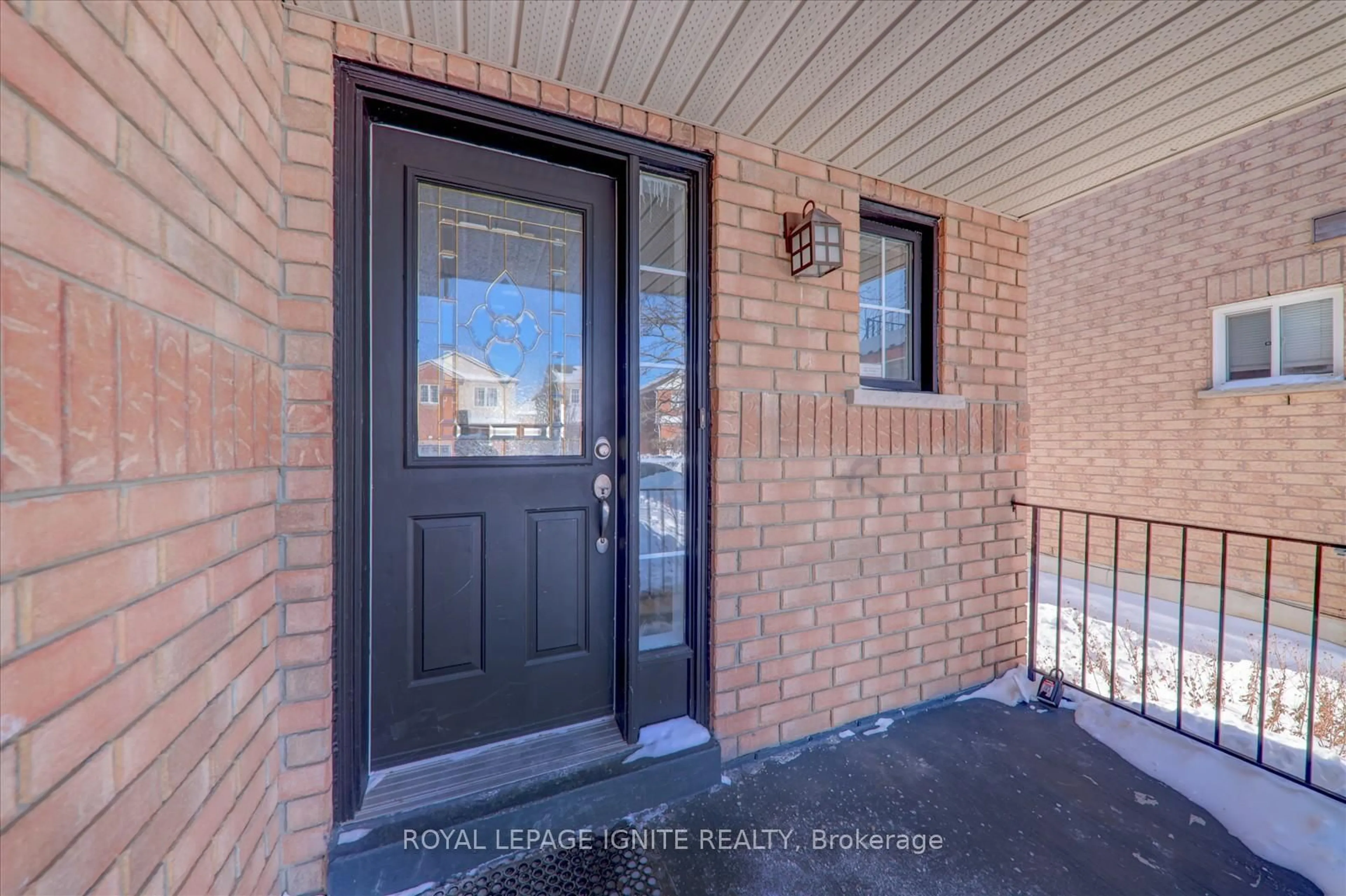 Indoor entryway for 5 Weatherell Dr, Brampton Ontario L7A 1Y7