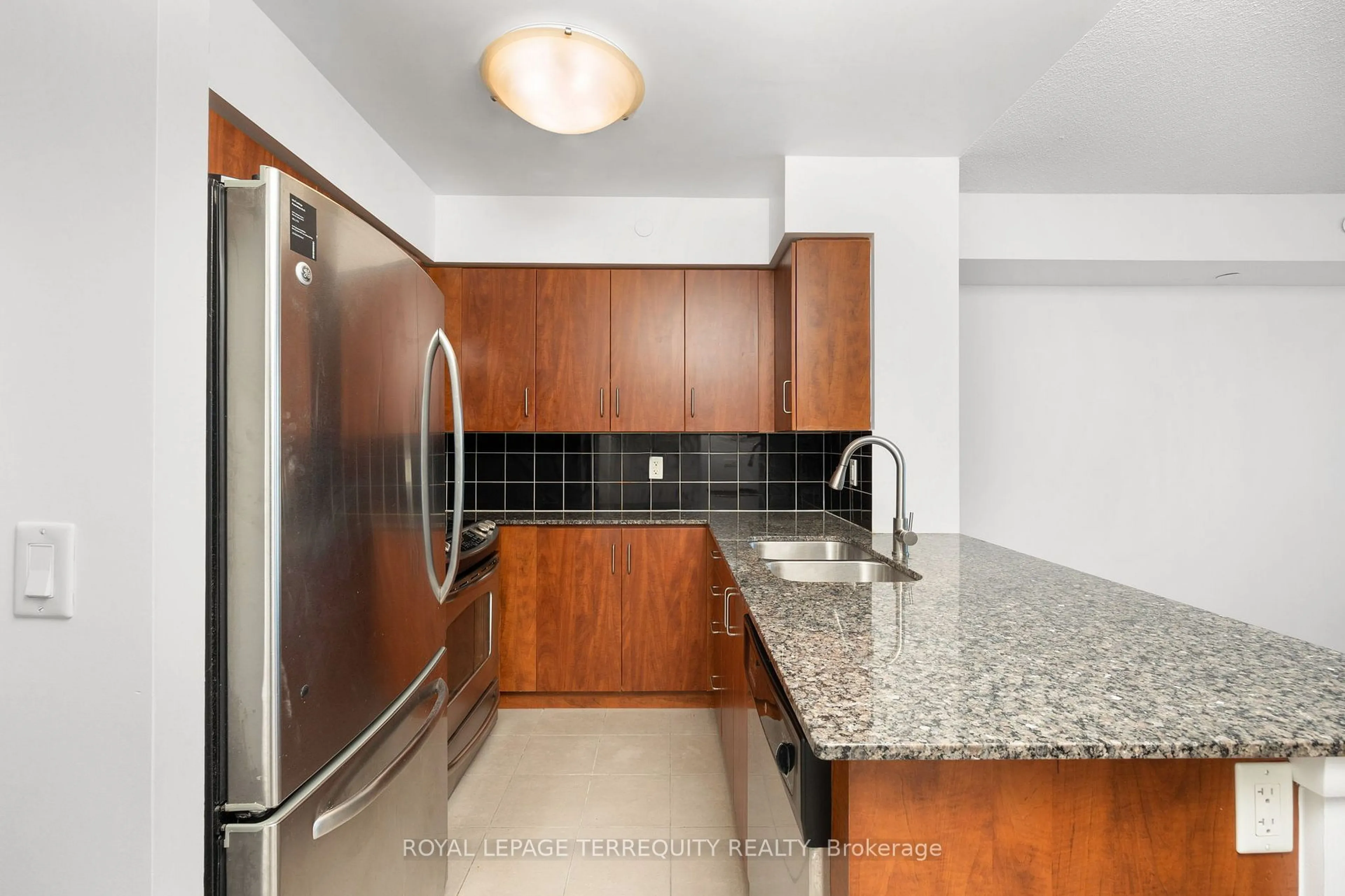 Standard kitchen, ceramic/tile floor for 205 Sherway Gardens Rd #1803, Toronto Ontario M9C 0A5