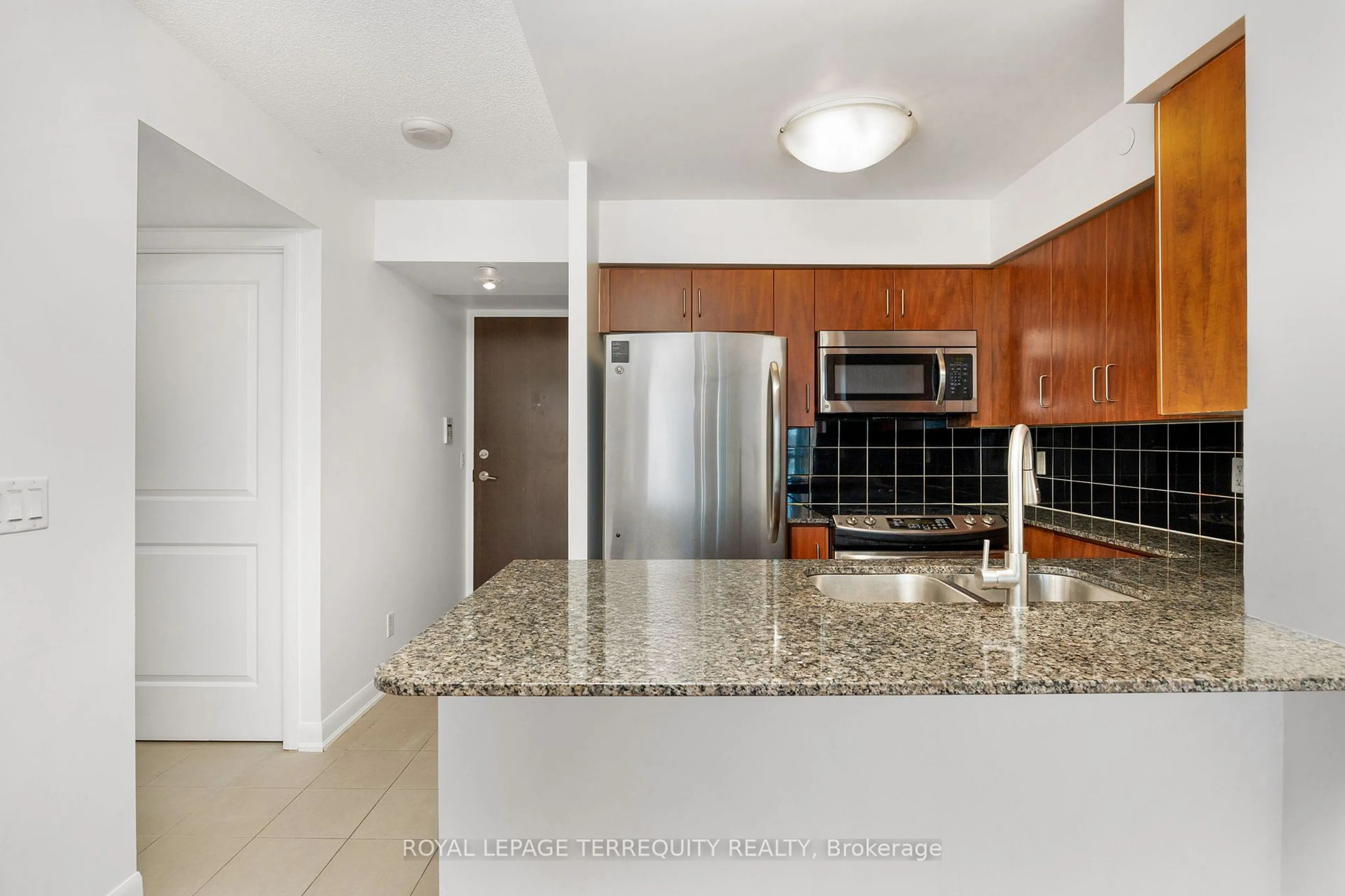 Standard kitchen, ceramic/tile floor for 205 Sherway Gardens Rd #1803, Toronto Ontario M9C 0A5