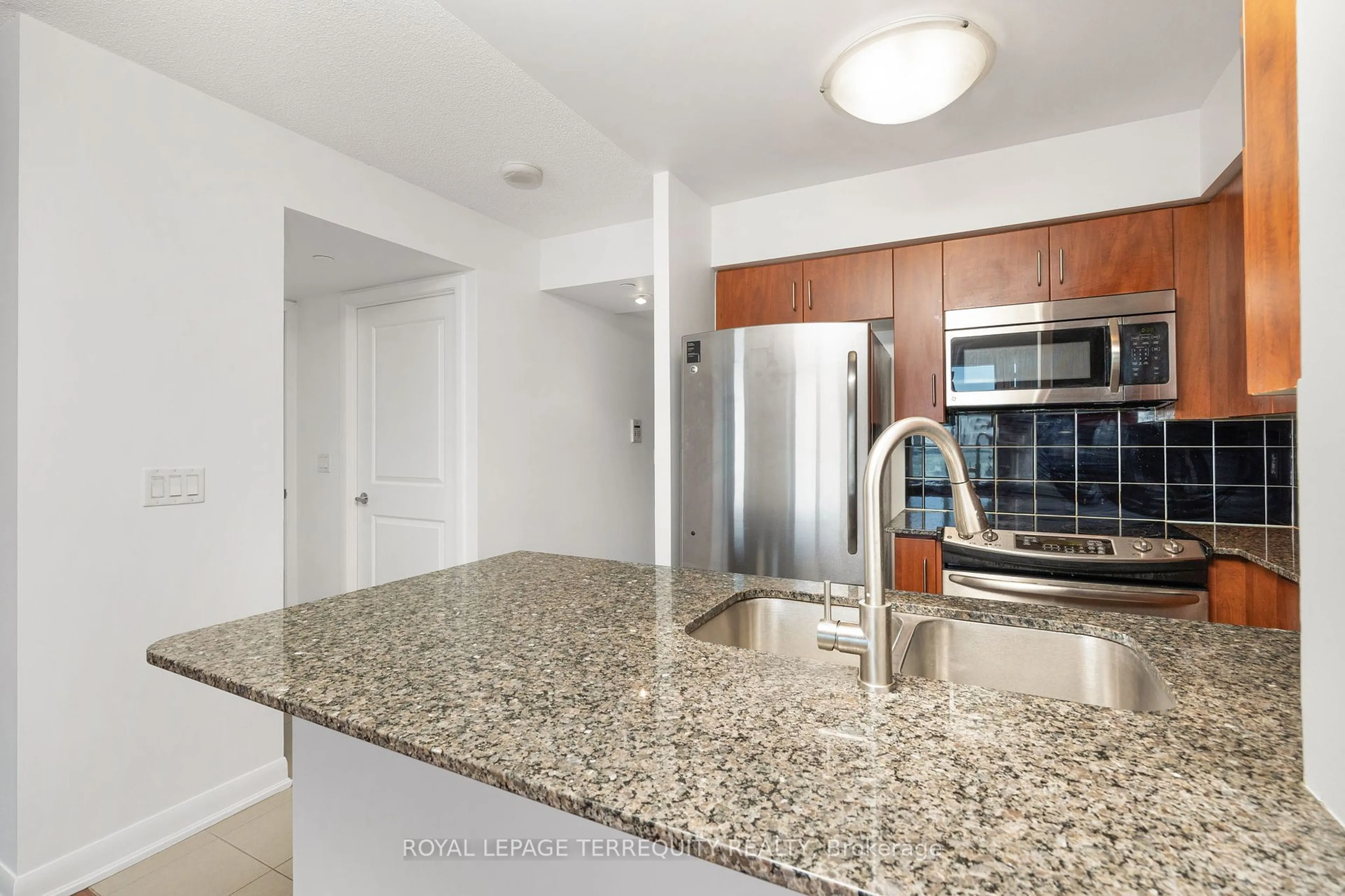 Standard kitchen, ceramic/tile floor for 205 Sherway Gardens Rd #1803, Toronto Ontario M9C 0A5