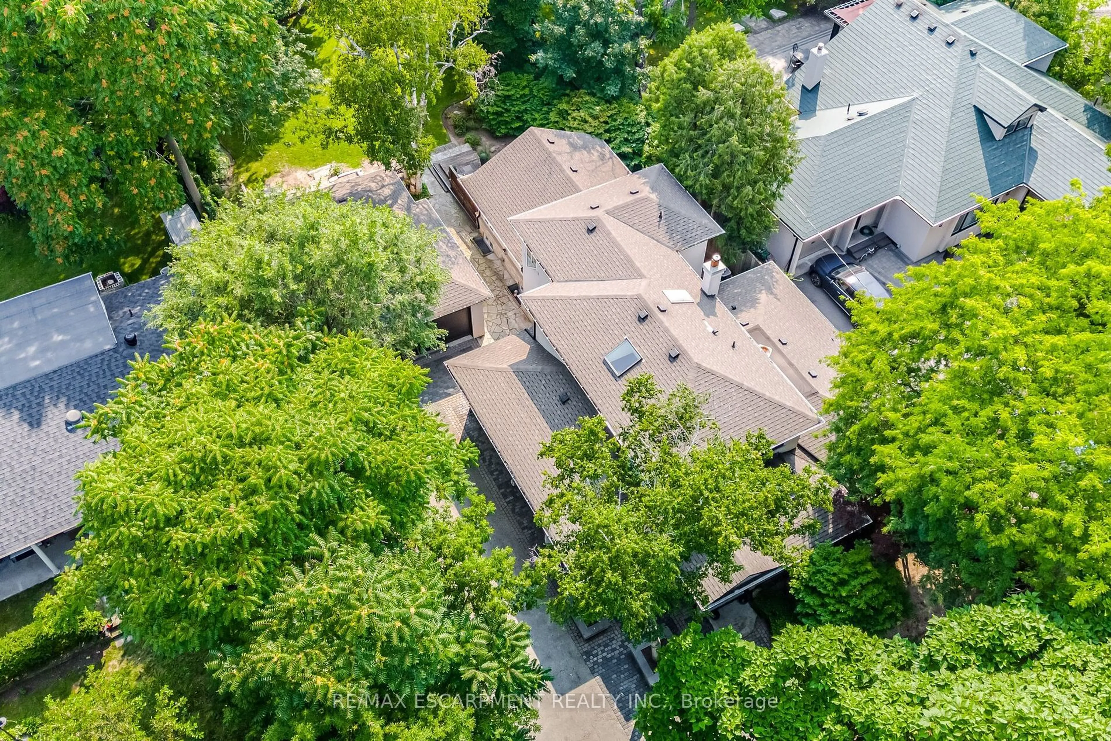 A pic from outside/outdoor area/front of a property/back of a property/a pic from drone, city buildings view from balcony for 2126 Grange Dr, Mississauga Ontario L5B 1P5