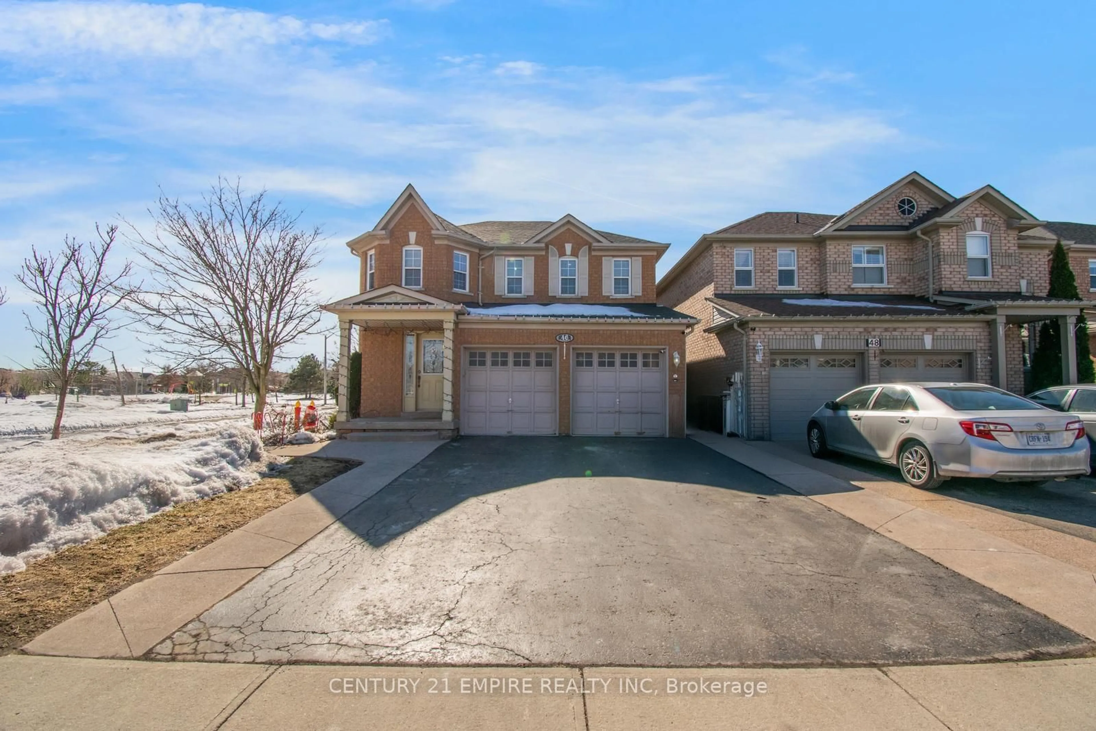 A pic from outside/outdoor area/front of a property/back of a property/a pic from drone, street for 46 Brentcliff Dr, Brampton Ontario L7A 2N2