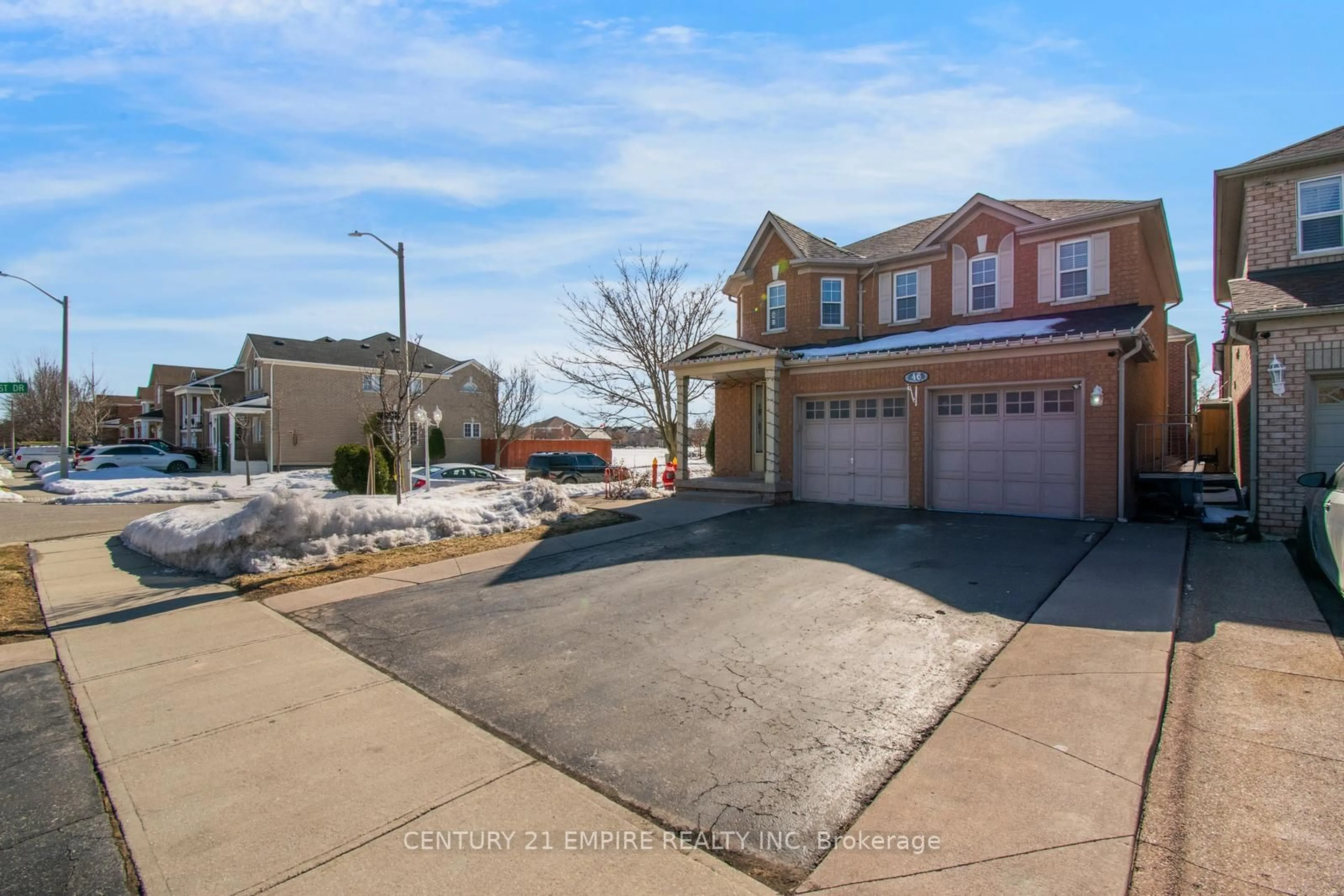 A pic from outside/outdoor area/front of a property/back of a property/a pic from drone, street for 46 Brentcliff Dr, Brampton Ontario L7A 2N2