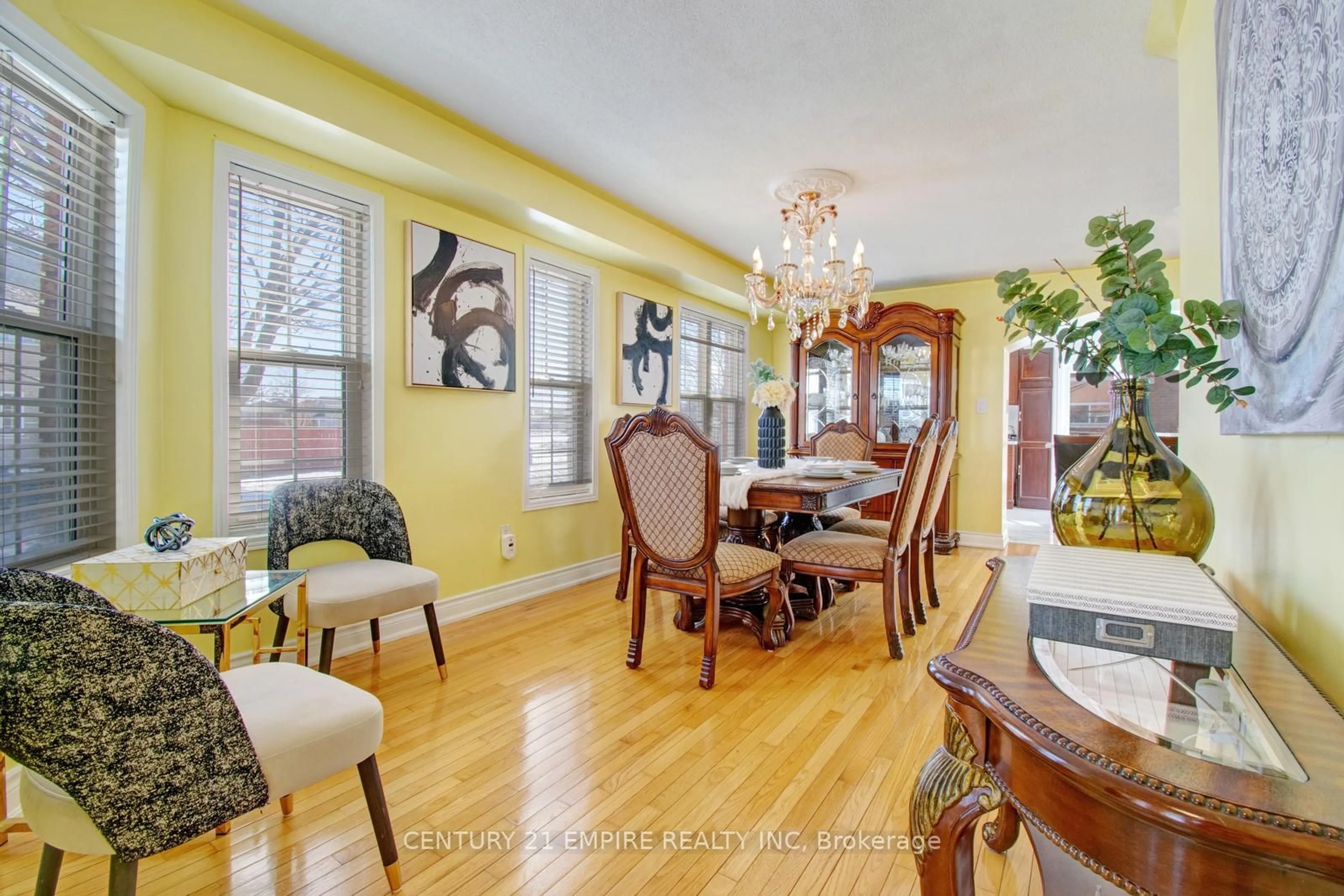 Dining room, wood/laminate floor for 46 Brentcliff Dr, Brampton Ontario L7A 2N2