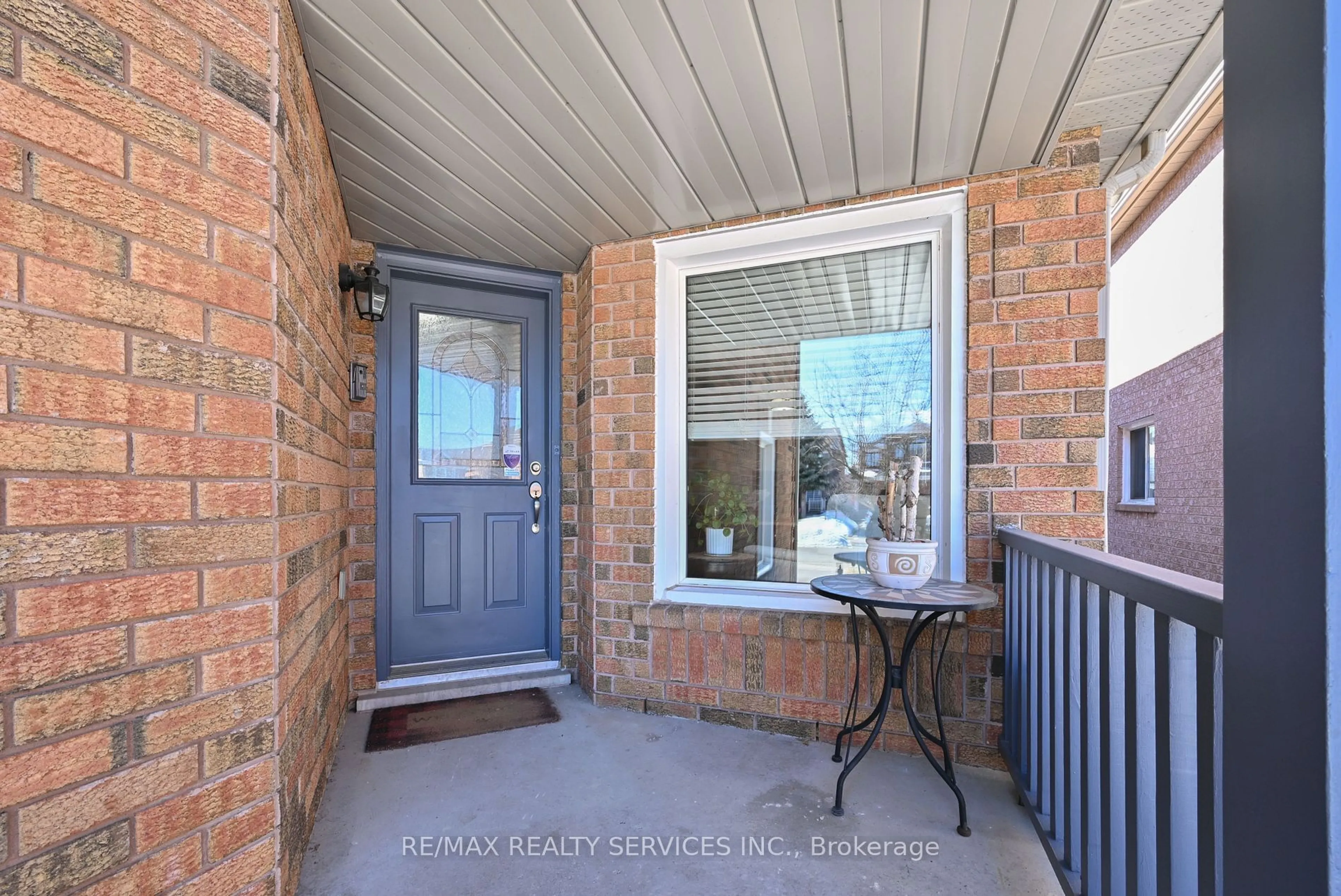 Indoor entryway for 41 Buttercup Lane, Brampton Ontario L6R 1N1