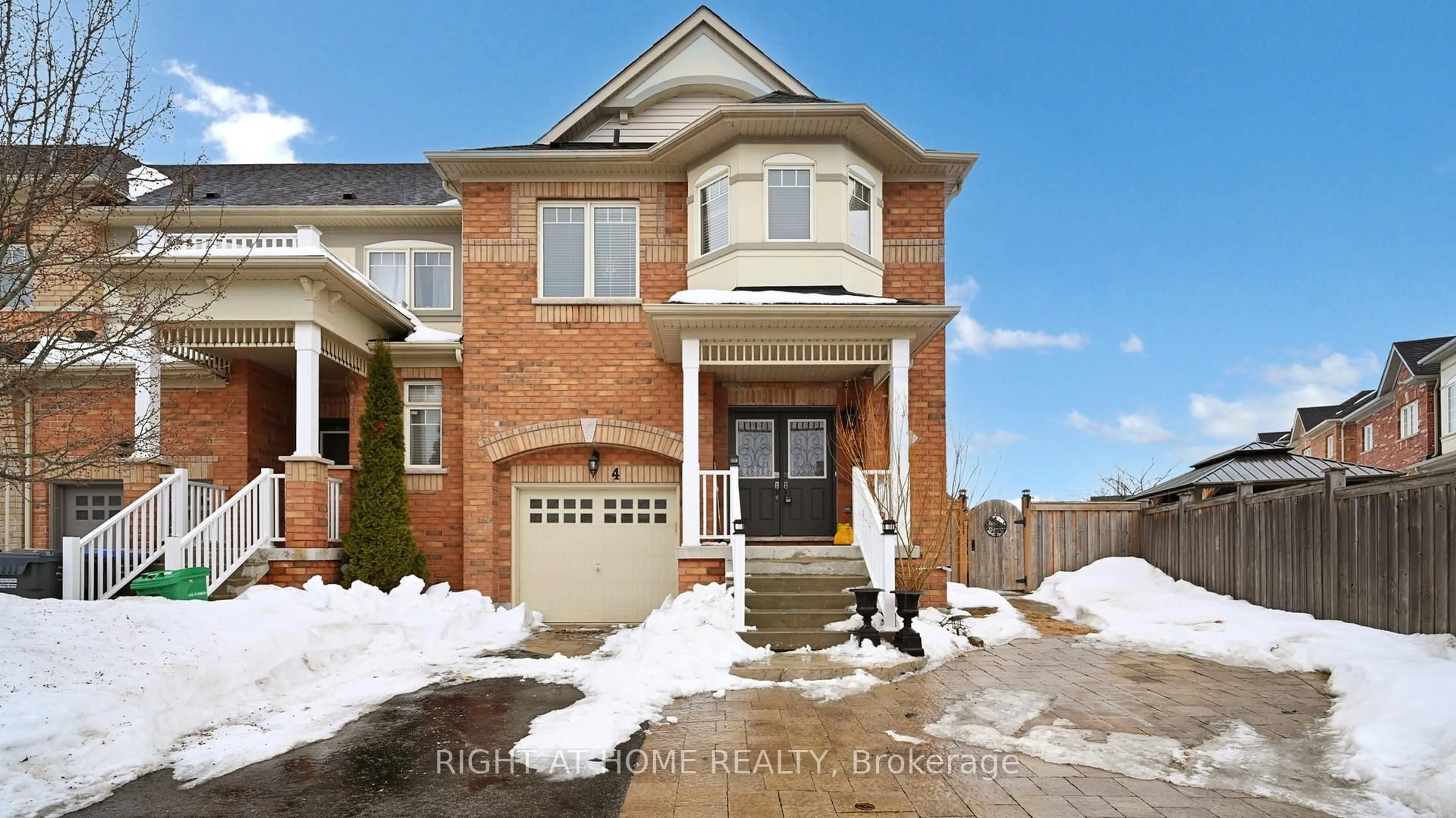 Home with brick exterior material, street for 4 Mcelroy Crt, Caledon Ontario L7C 3X2