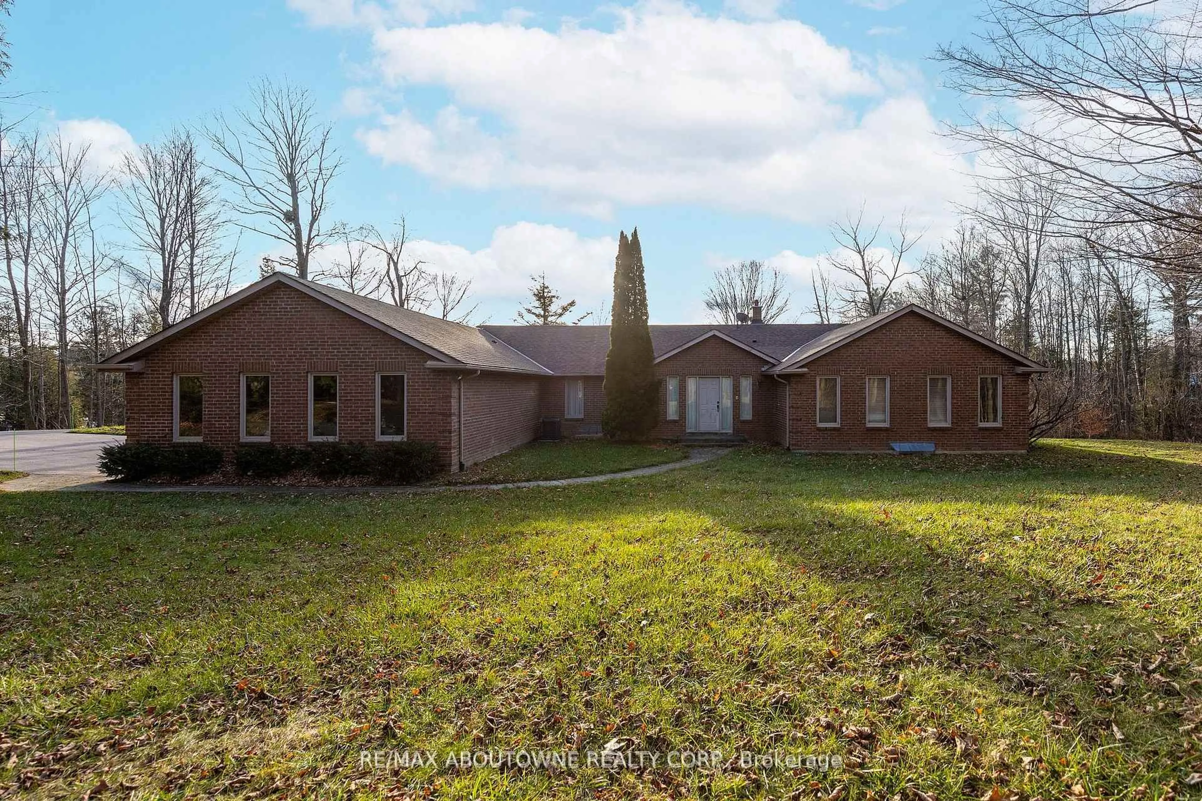 A pic from outside/outdoor area/front of a property/back of a property/a pic from drone, unknown for 22 Matson Dr, Caledon Ontario L7E 0A9