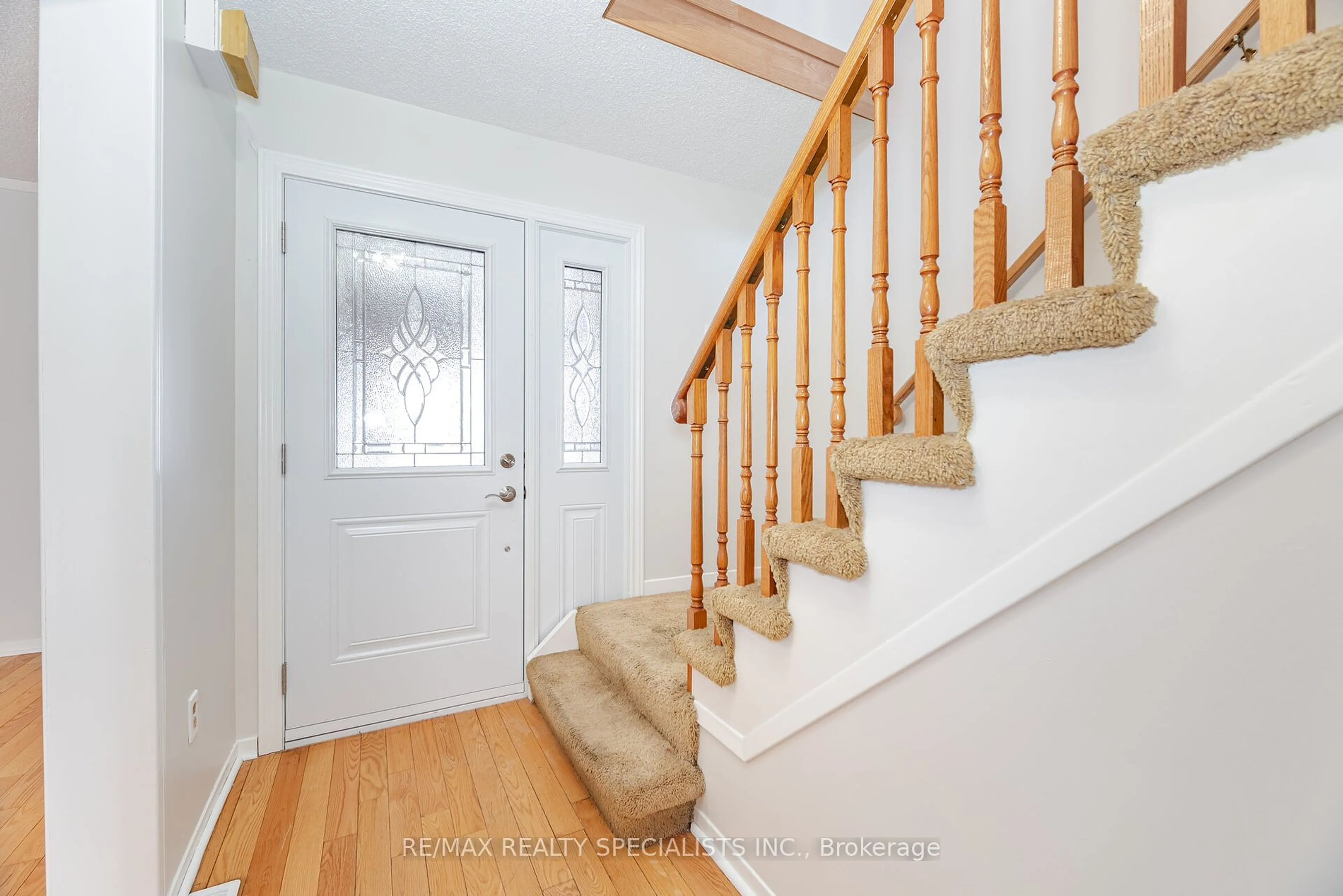 Indoor entryway for 2452 Ploughshare Crt, Mississauga Ontario L5L 3M6