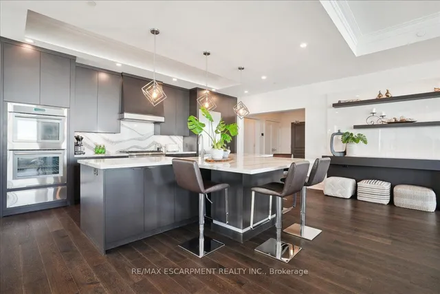 Additional property image - 2060 Lakeshore Rd Unit 206