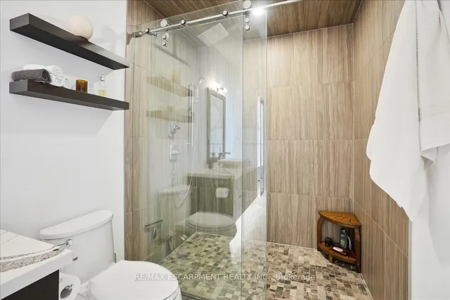 Additional property image - 2060 Lakeshore Rd Unit 206